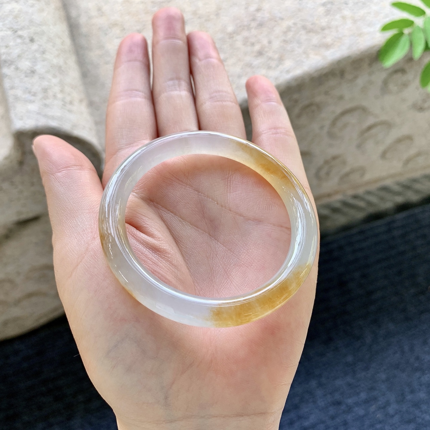 圆条49 50 圈口50.3/7.2/7.4 编码LZ092025 冰飘黄翡，清透，水润，种老，细腻，无裂