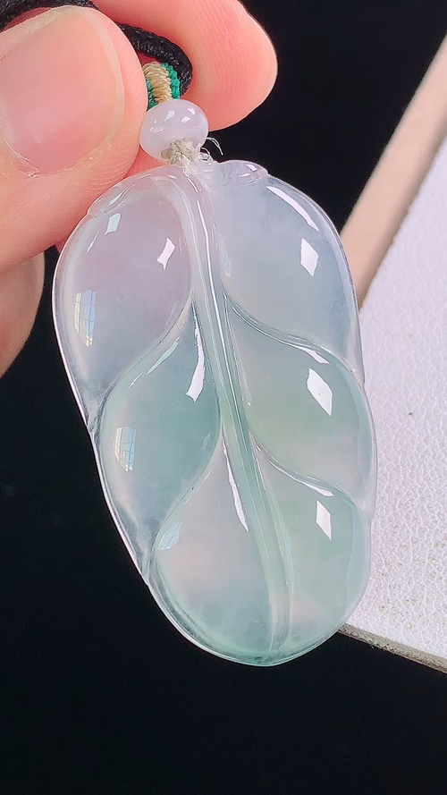 ️冰种叶子，无裂，尺寸:41.4-24.7-4.1mm 28