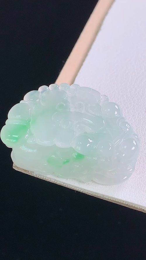 ️冰飘绿貔貅，无裂，尺寸:35.2-21.9-13.7mm 29