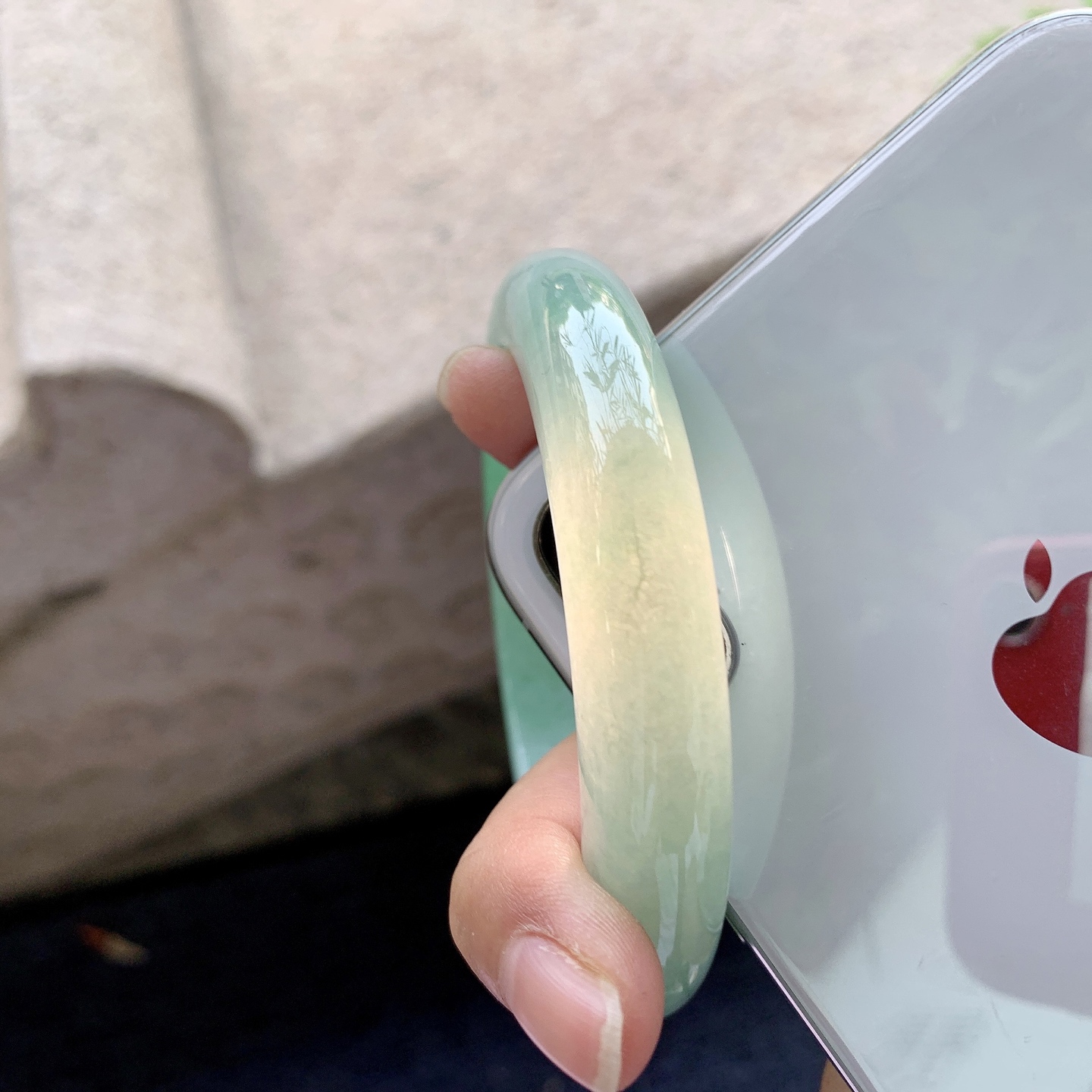 正圈59 60 圈口60/12.3/10 编码GL092122 糯冰飘绿，水润，种老，细腻，打灯有棉线