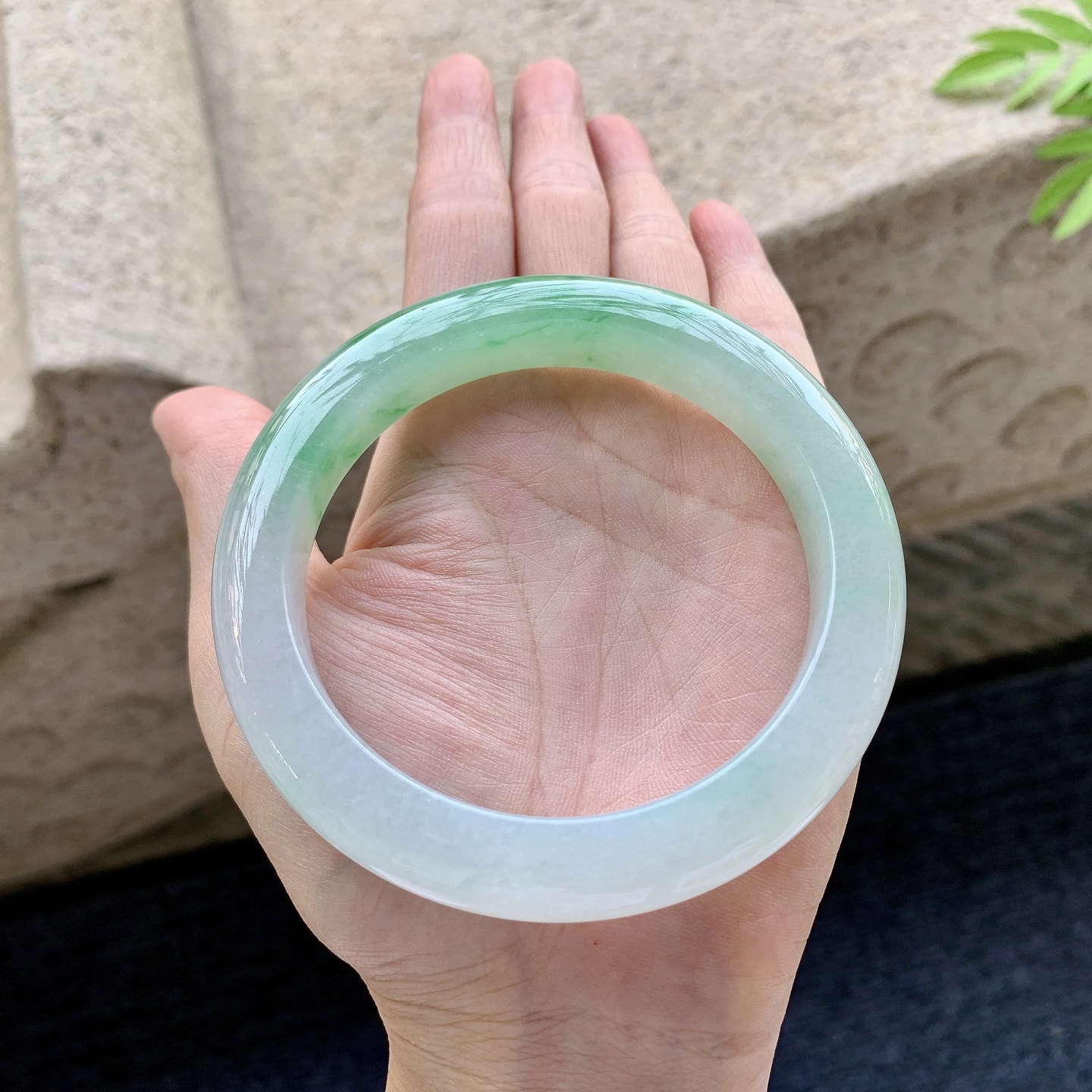 正圈61 62 圈口62.4/11.7/10.6 编码T1092108 冰糯飘绿，清透，水润，种老，打灯有棉线