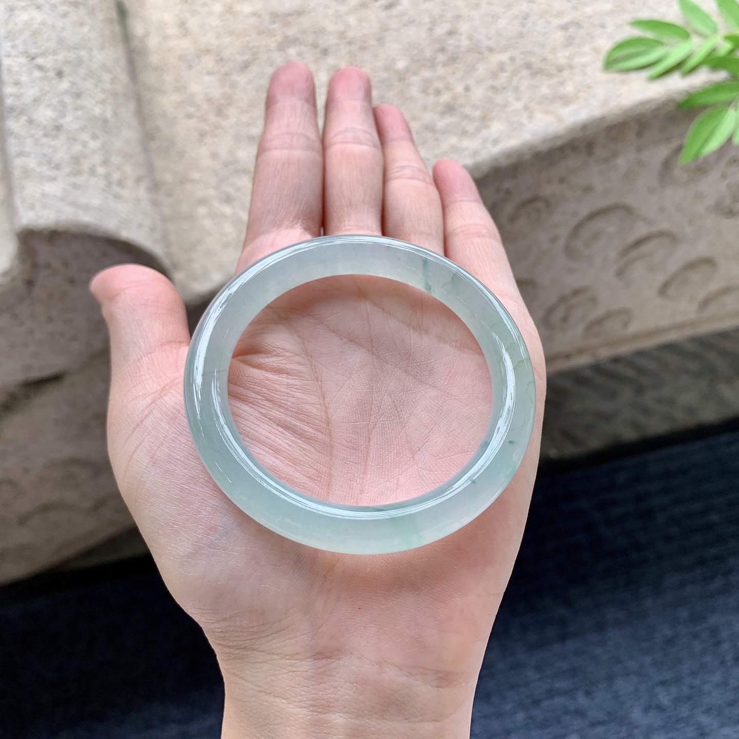 圆条50 51 圈口51.2/8.6/8 编码BA092406 糯冰晴绿，水润，种老，细腻，有纹线
