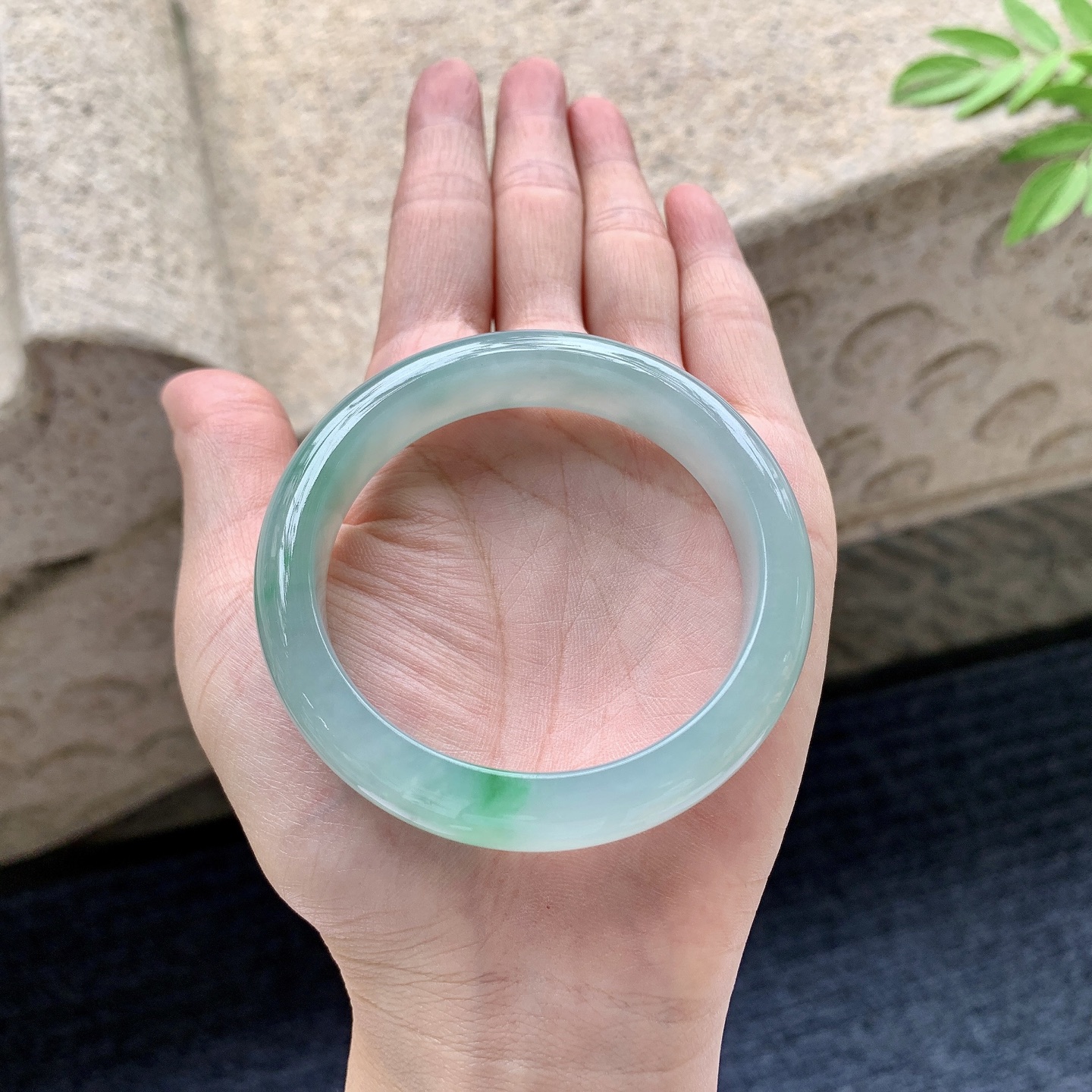 正圈52 53 圈口53.2/12.4/7.8 编码AD092415 糯冰飘绿，水润，种老，细腻，打
