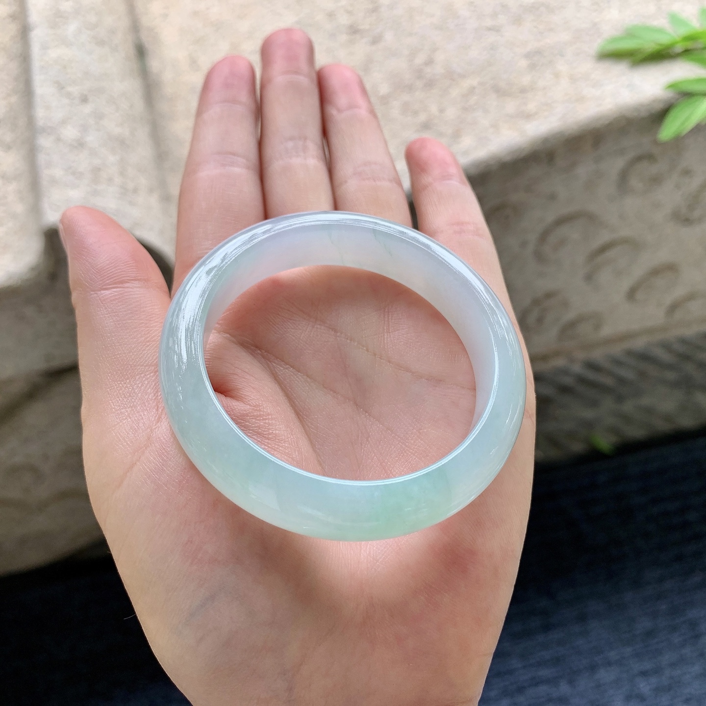 正圈49 50 圈口50/11.5/7.2 编码GL092452 细糯飘绿，水润，种老，细腻，无裂