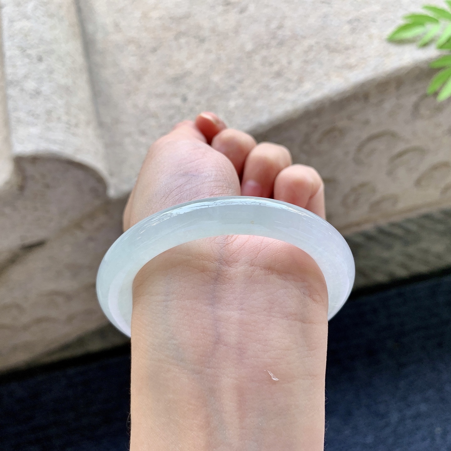 圆条52 53 圈口53.4/9/9.3 编码FL092103 糯冰底色，水润，种老，细腻，打灯有棉线