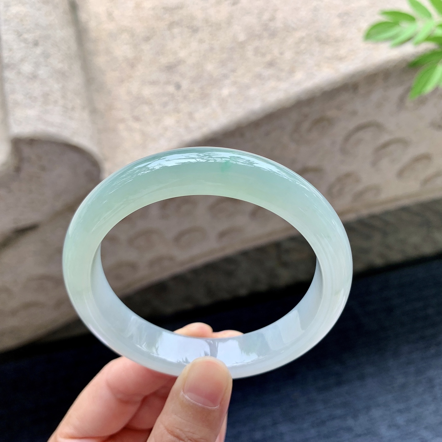正圈56 57 圈口57.4/12.5/8 编码AD092416 冰糯飘绿，水润，种老，细腻，无裂
