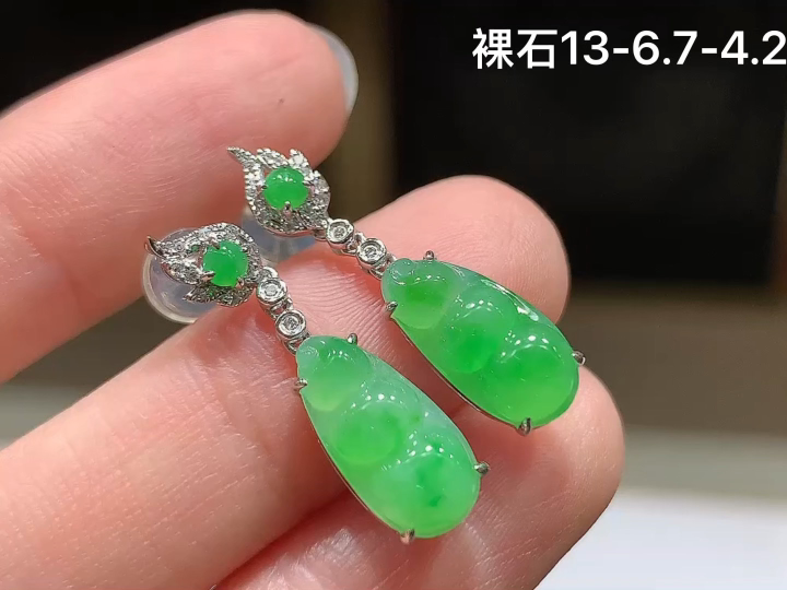 ️ 18K 阳绿福豆耳坠 无裂 尺寸，13-6.7-4.2