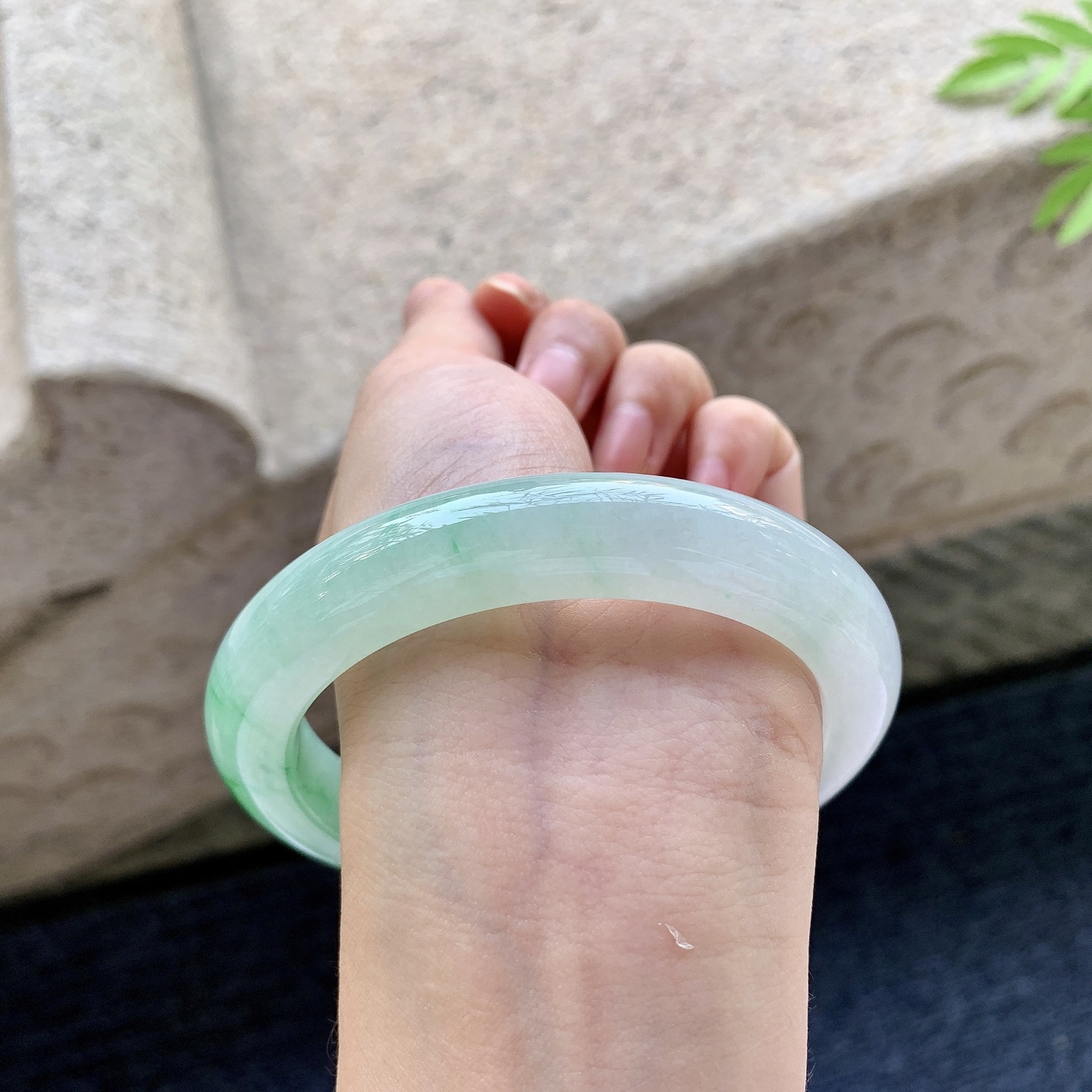 正圈61 62 圈口62.4/11.7/10.6 编码T1092108 冰糯飘绿，清透，水润，种老，打灯有棉线