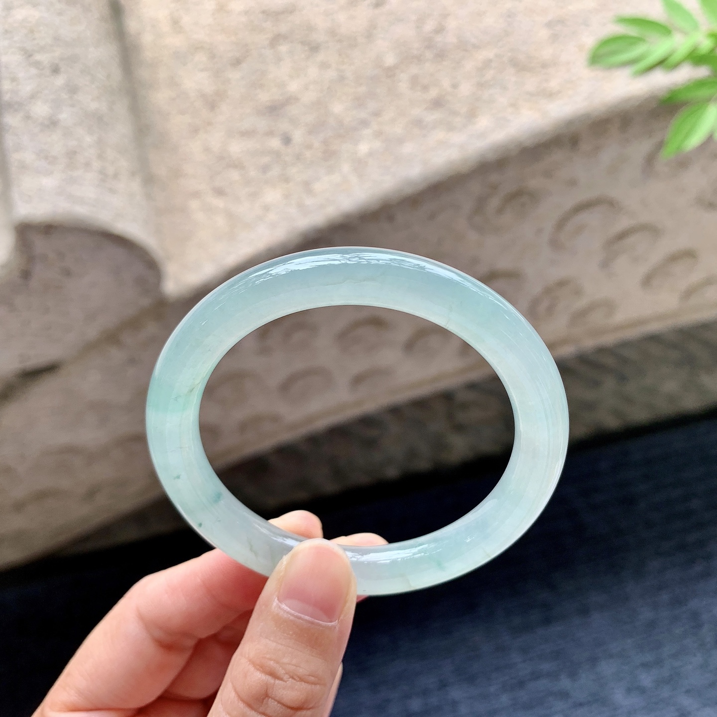 圆条50 51 圈口51.2/8.6/8 编码BA092406 糯冰晴绿，水润，种老，细腻，有纹线
