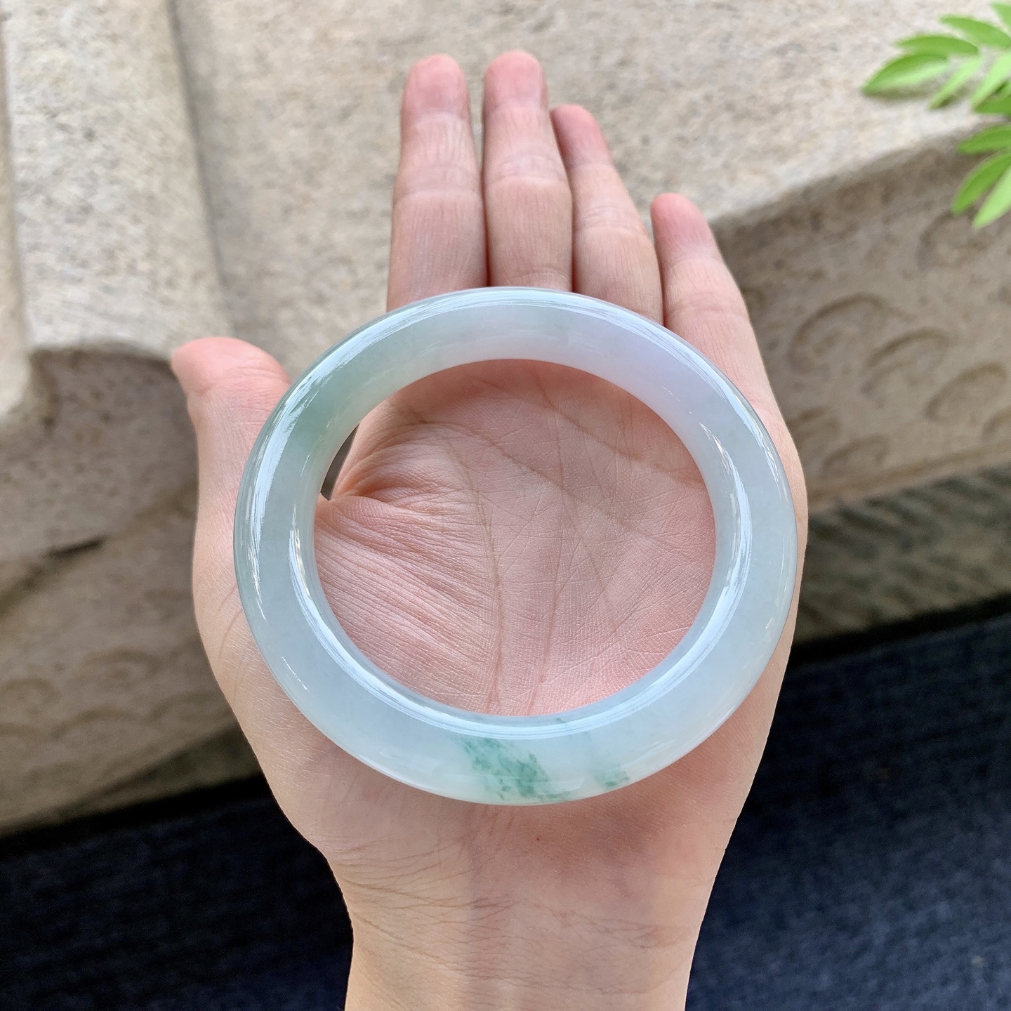 圆条55 56 圈口56.2/10.4/10.5 编码FL092117 糯冰飘花，水润，种老，细腻，