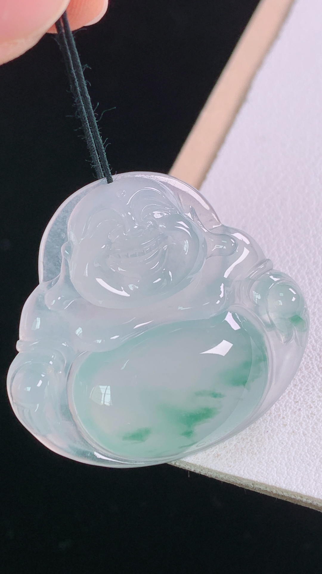 ️高品质，冰种飘花佛公，花色灵动，水润清爽，无裂，尺寸:32.1-34.7-6.3mm 29