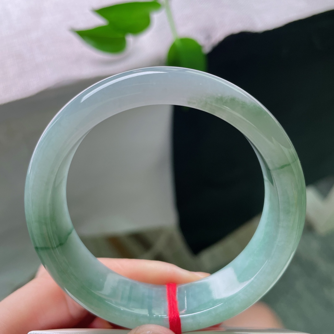 55.2/15.5/7.9，蓝底正圈，飘花点缀，上手温婉大气，宽版轮胎镯，无裂，ss59615a