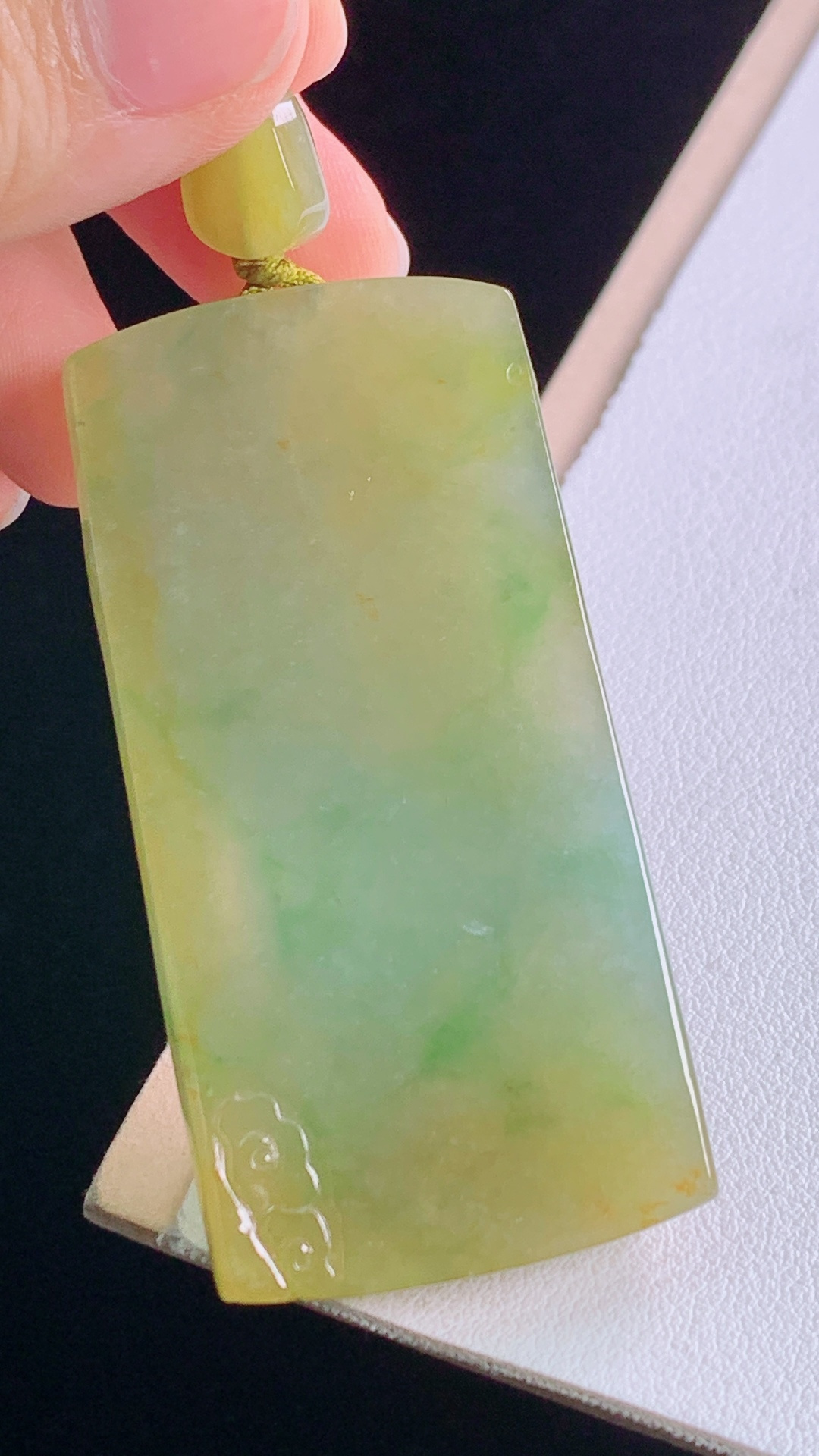黄翡龙马精神 天然黄翡，种老起胶，无裂 尺寸:57.2-28.8-12.2mm 29