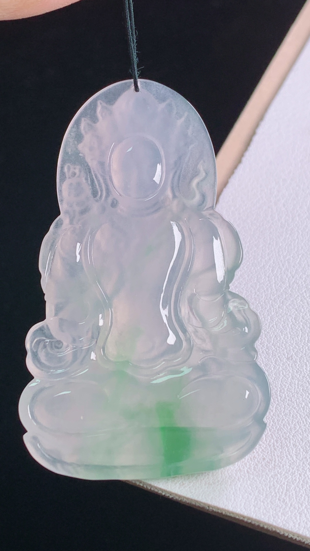 ️冰飘绿度母 翠色灵动，冰清玉洁，无裂，尺寸:61.5-37.5-5.5mm 29