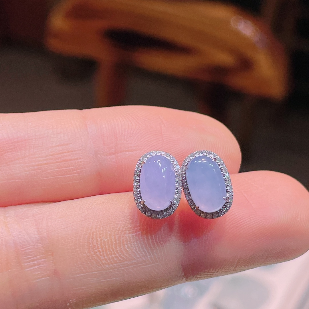 冰紫耳钉，18k镶嵌，老种起光，细底通透，尺寸：裸石8.5/5.5/3.2mm1003