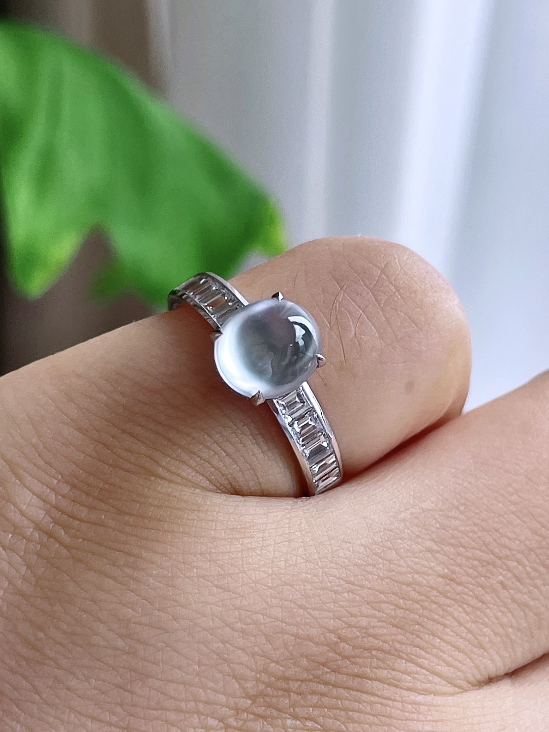 【镶嵌】冰种蛋面戒指 【说明】缅甸 18k金镶嵌 无裂 性比高 【裸石】8.2-7.3-4.8 【