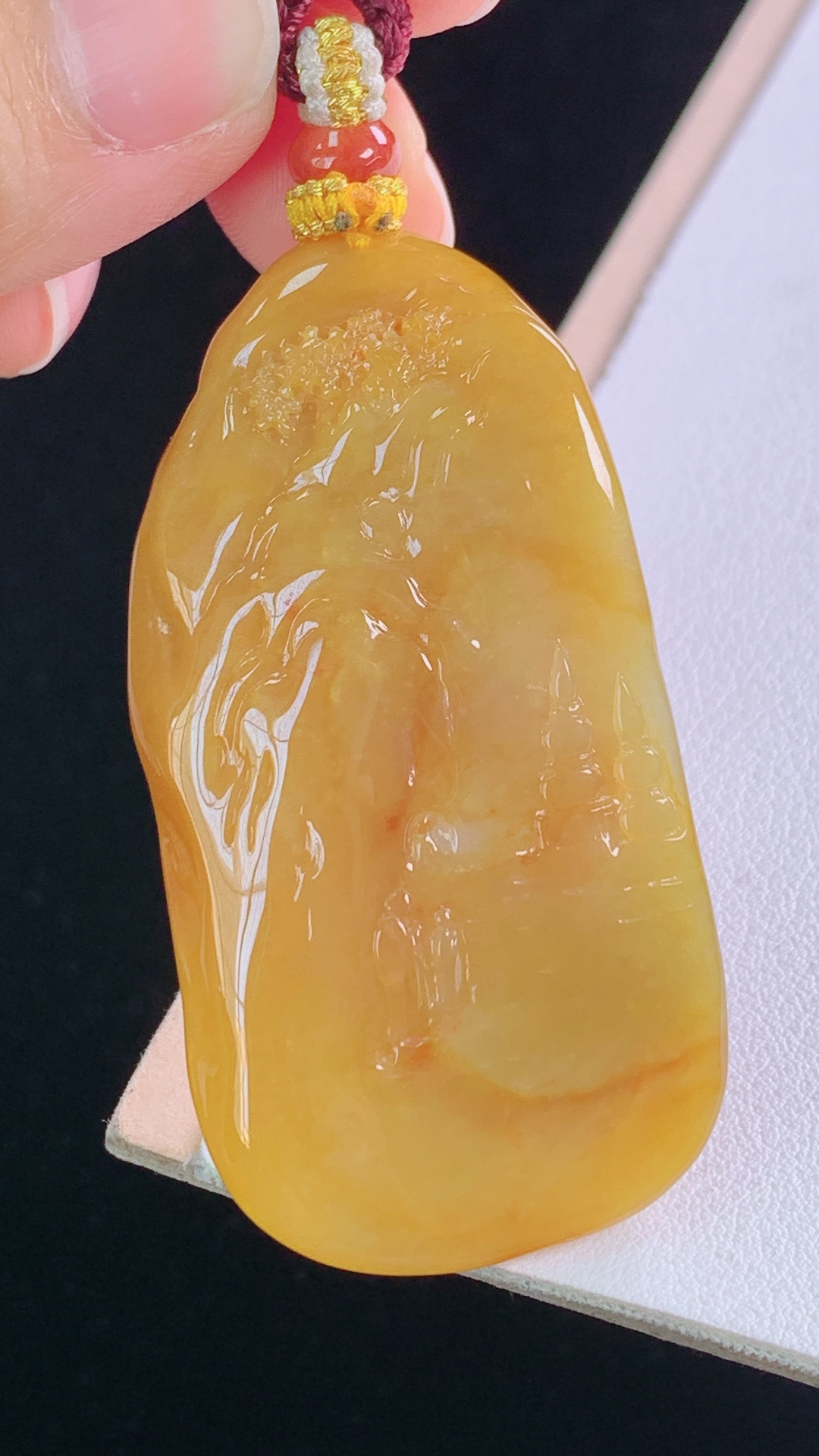 ️黄翡度母 天然黄翡，种老起胶，无裂 尺寸:55.3-29.2-8.9mm 2