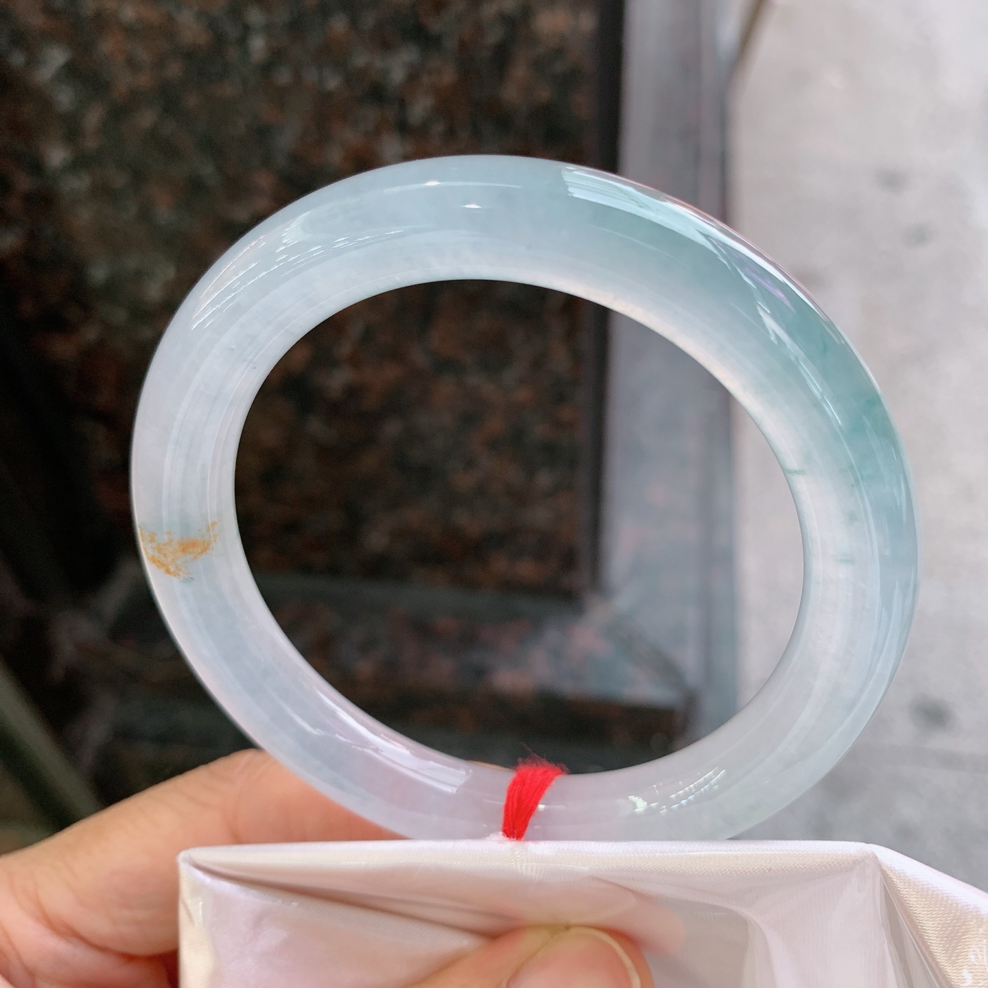 圆条冰飘花带黄翡 无裂 尺寸：57.6/9.6/10 冰润