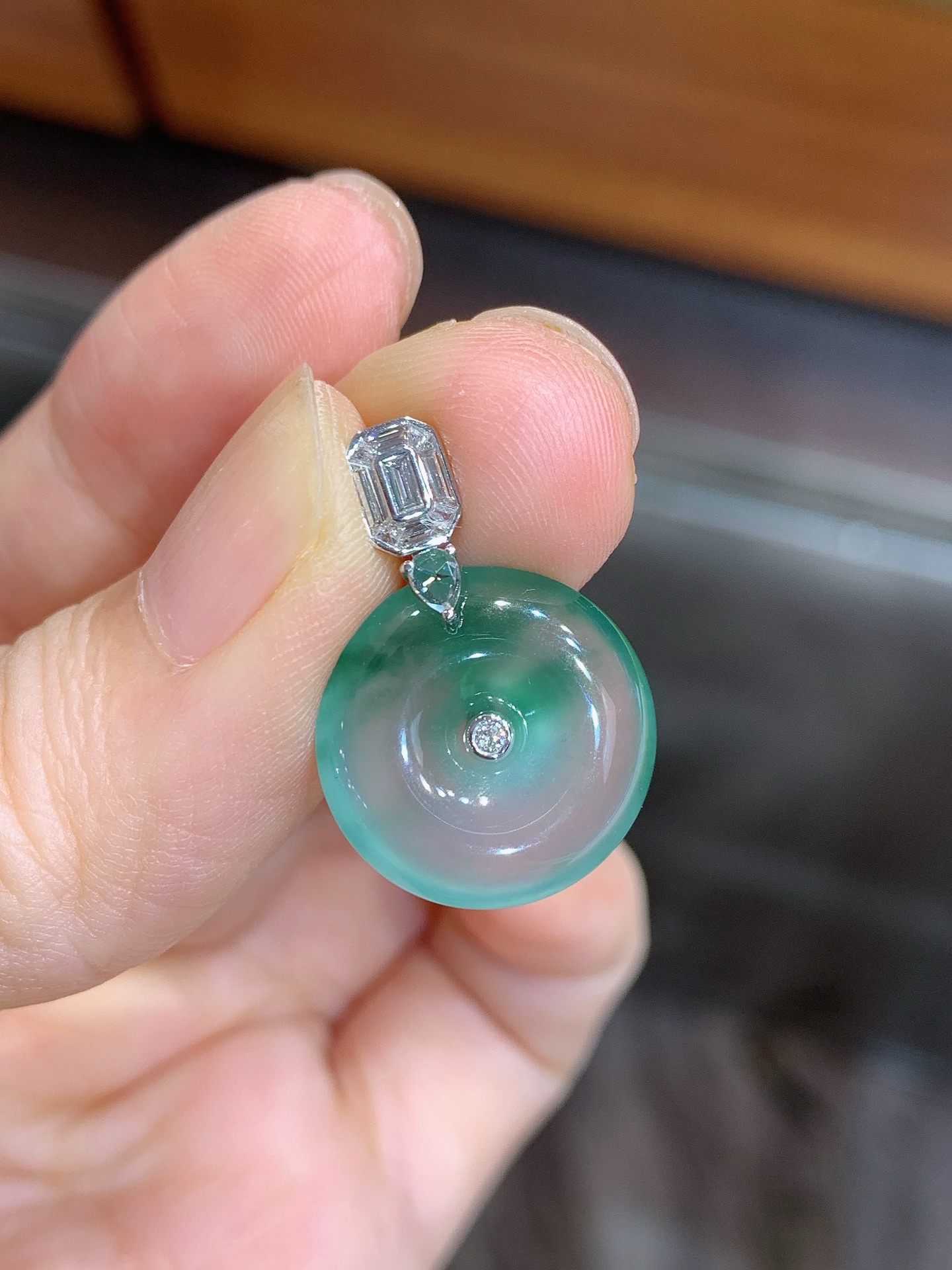 ️1号冰种飘花平安扣吊坠，无裂，18k金镶嵌，种水，高端大气，胶感十足，性比高24-16.5-4裸石16.5-4