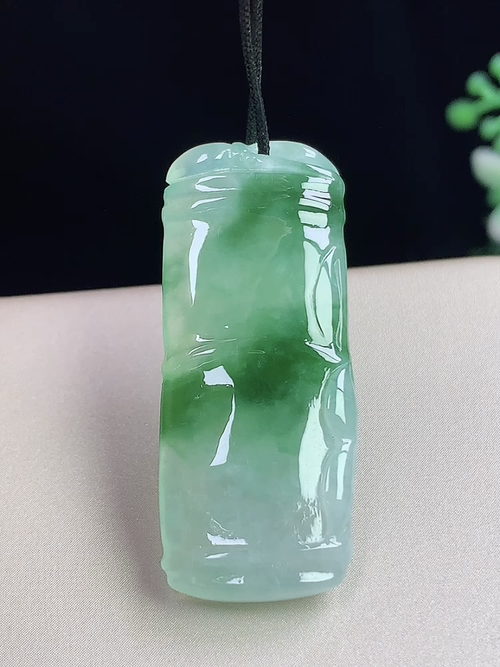 飘绿富贵竹，无裂，尺寸37.2-15.2-4.5mm，S04pa09