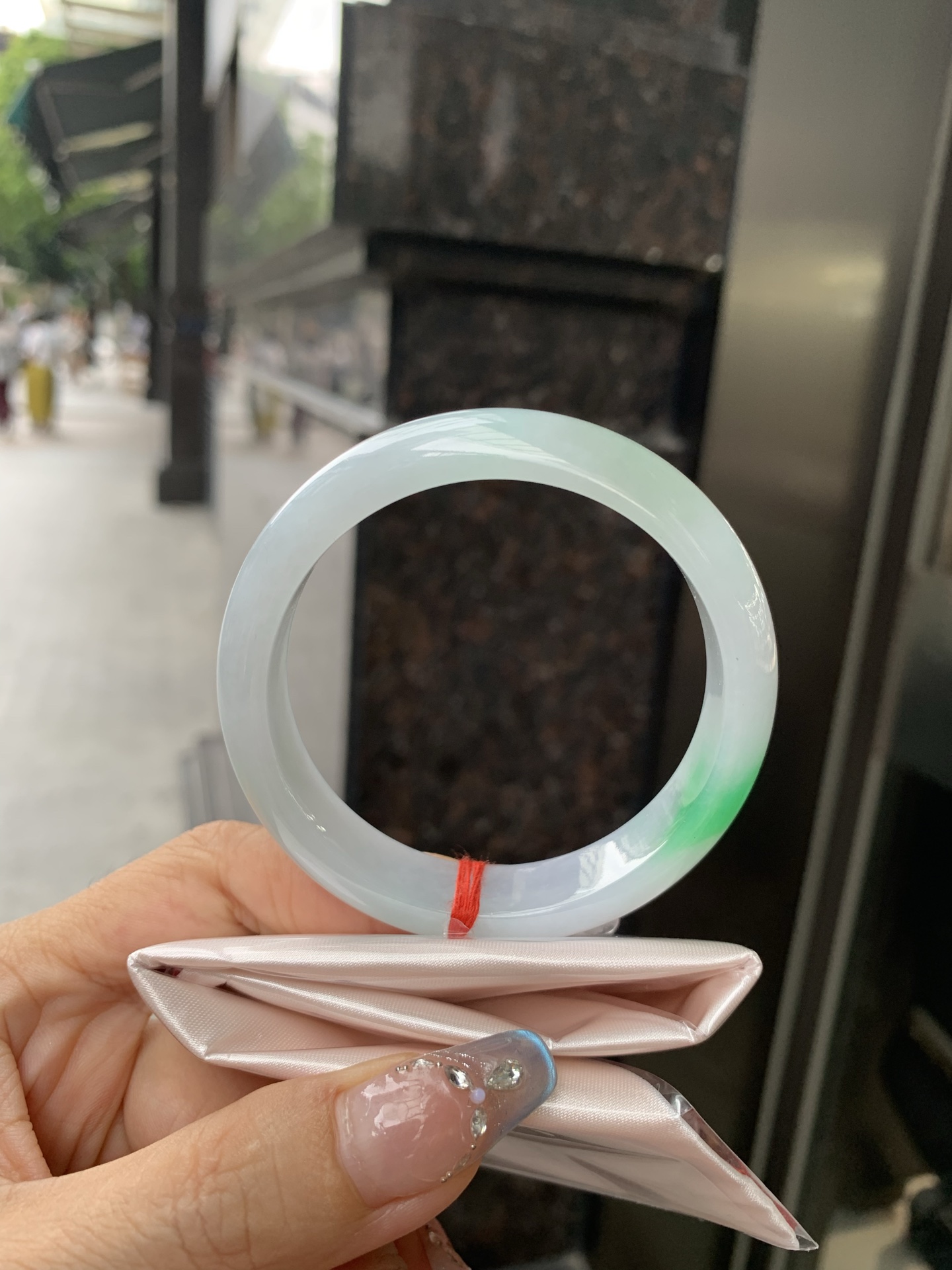 白底青正圈 55-7.1-12.9 0502-N614 打灯棉线，底妆水润，一抹阳绿花飘舞，清新动人
