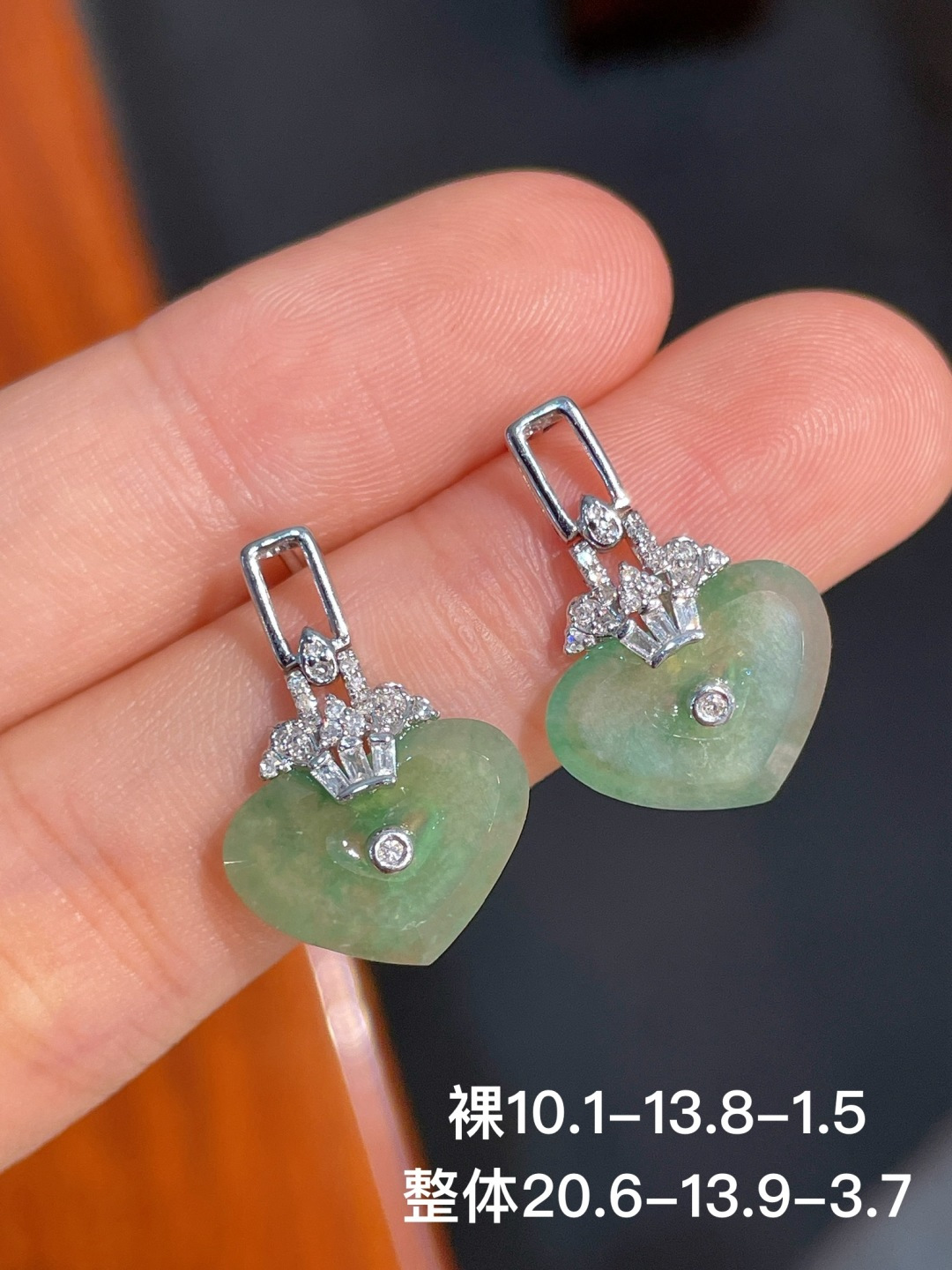 ️冰绿耳钉，无裂 18k金镶嵌，10.1-13.8-1.5