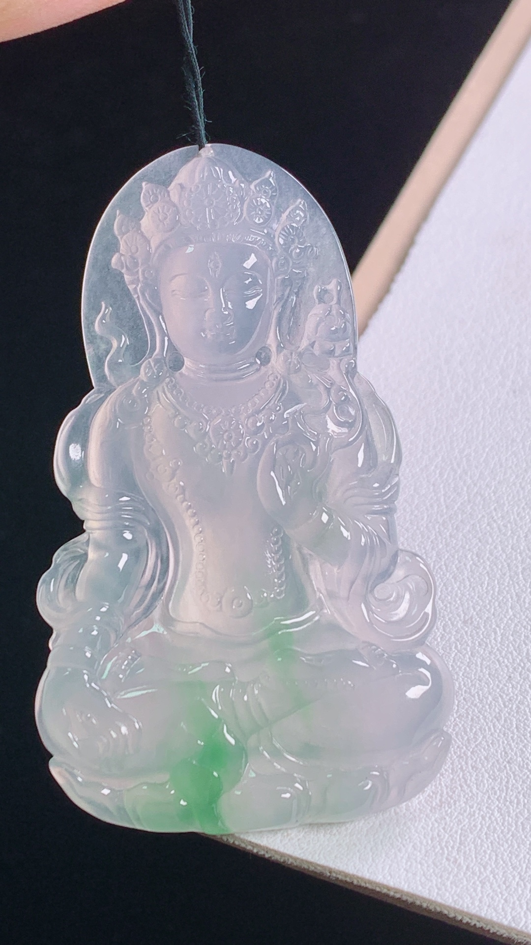 ️冰飘绿度母 翠色灵动，冰清玉洁，无裂，尺寸:61.5-37.5-5.5mm 29