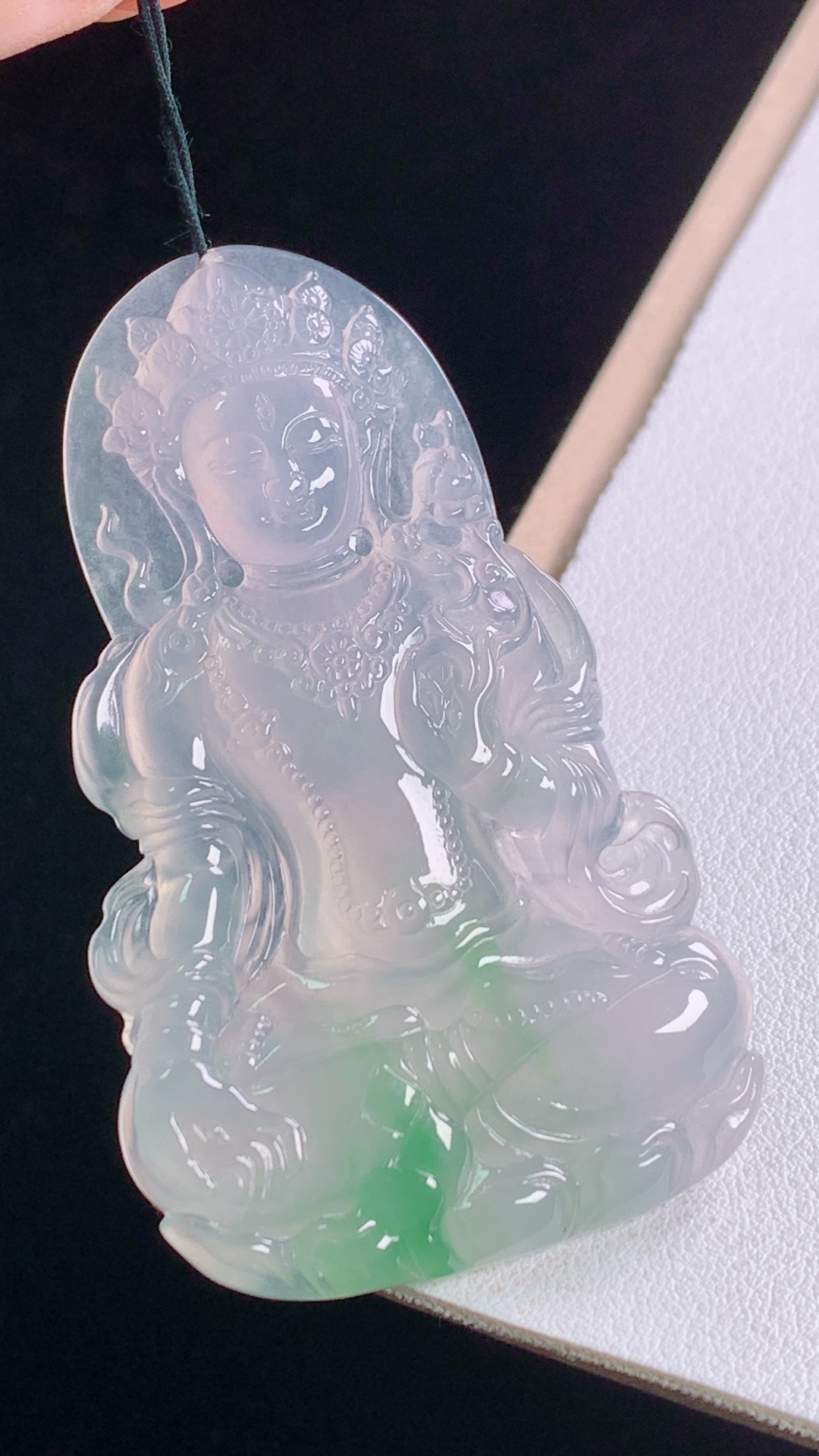 ️冰飘绿度母 翠色灵动，冰清玉洁，无裂，尺寸:61.5-37.5-5.5mm 29