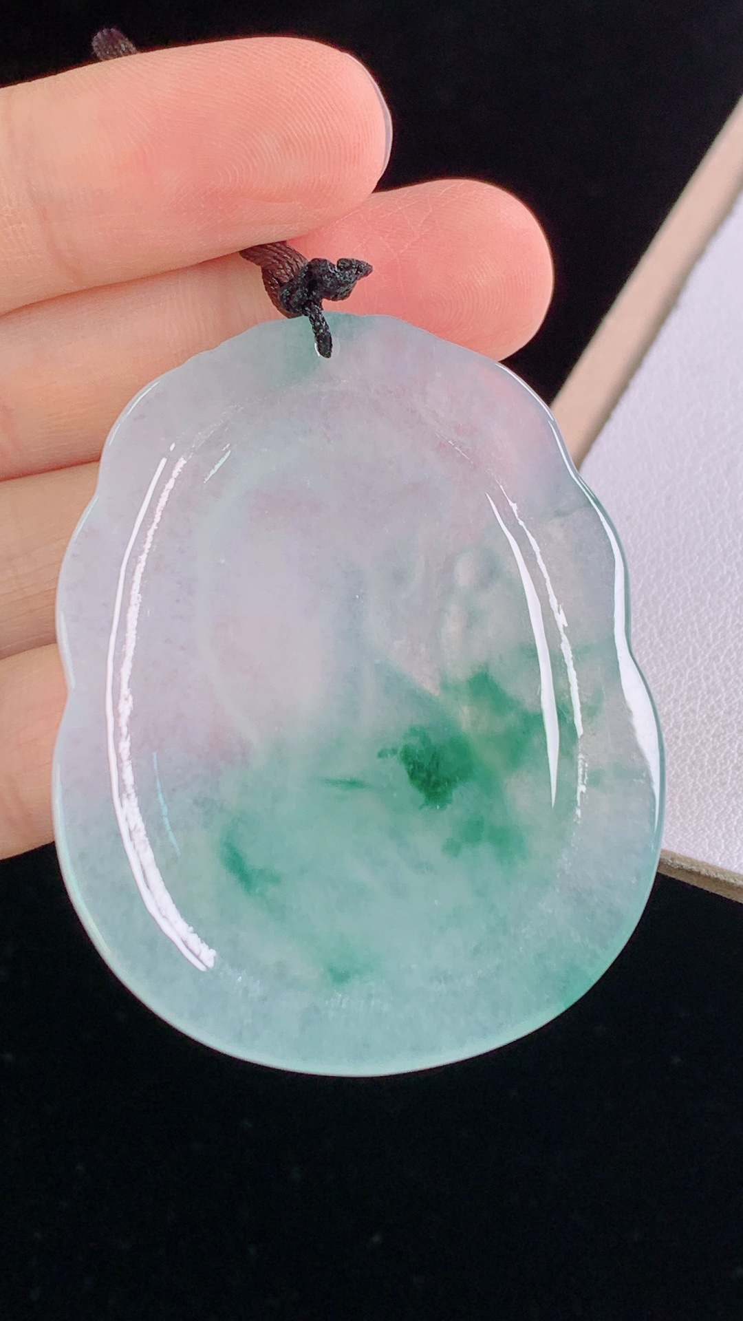 ️冰飘花虎牌 花色灵动，冰清玉洁，无裂 尺寸:49.6-40.4-5.5mm 29