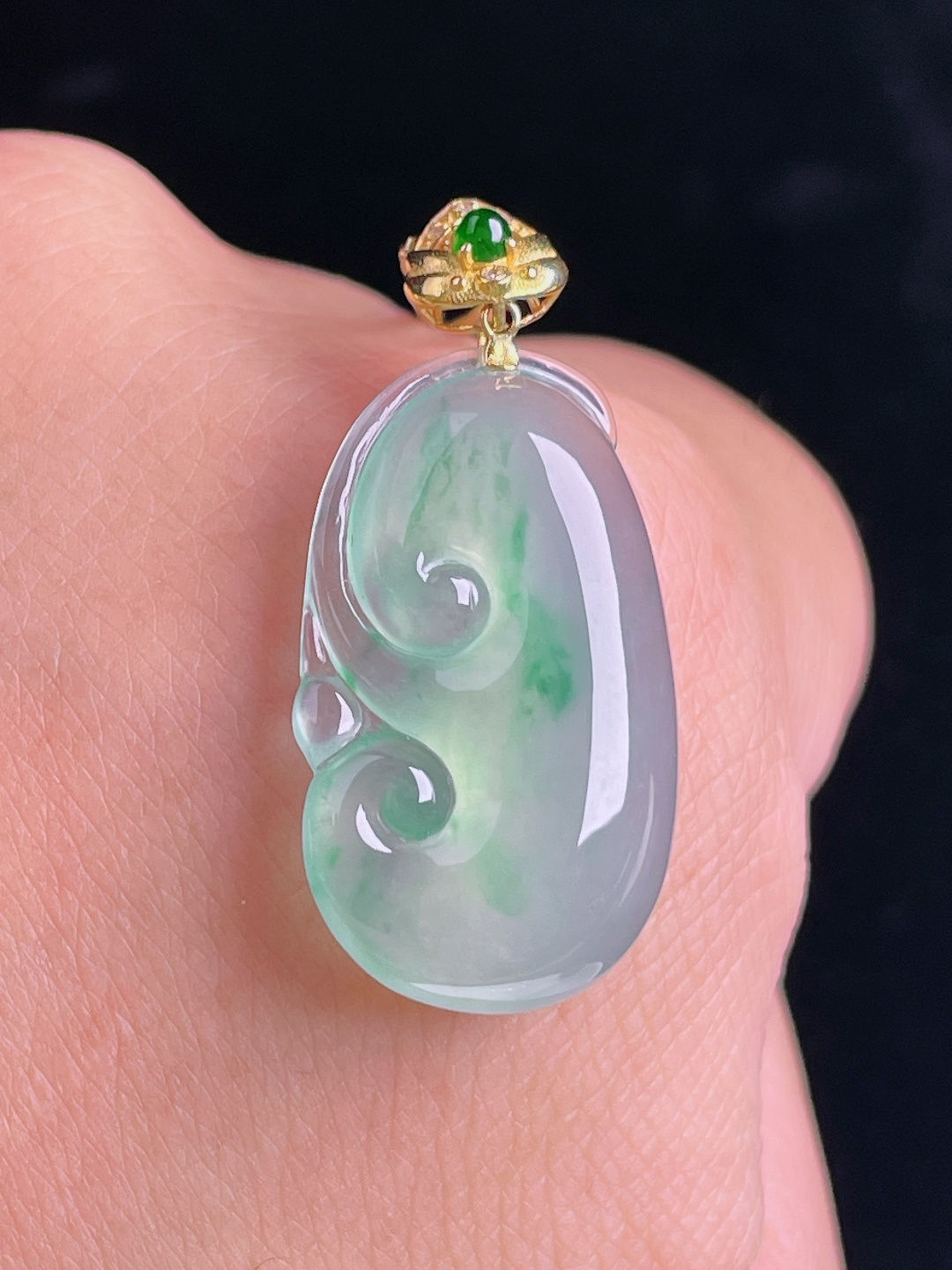 冰绿如意，18k镶嵌，老种起光，细底通透，尺寸：33.4裸石25.7/15/5.9mm1003