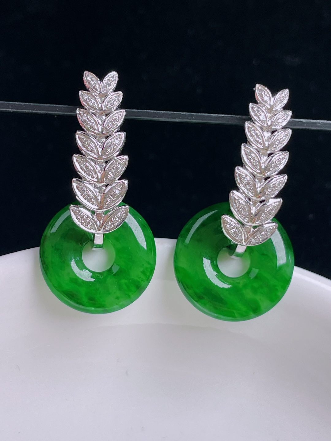 ️辣绿耳坠，18k镶嵌，老种起光，细底通透，尺寸：裸石14.7/3mm1003