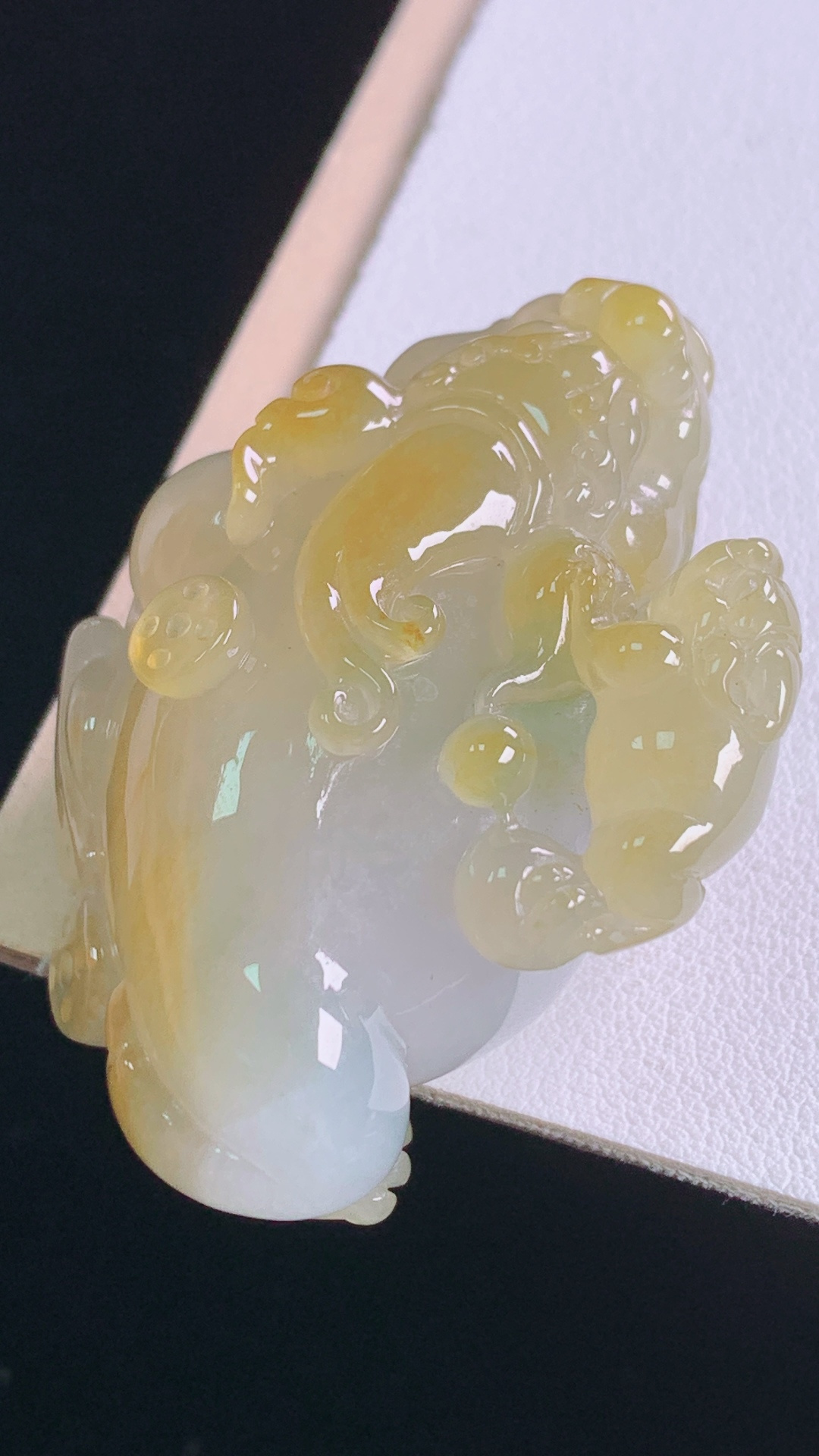 ️冰黄三脚蟾 天然黄翡，雕工精湛，无裂 尺寸:50.2-39.9-23.5mm 29