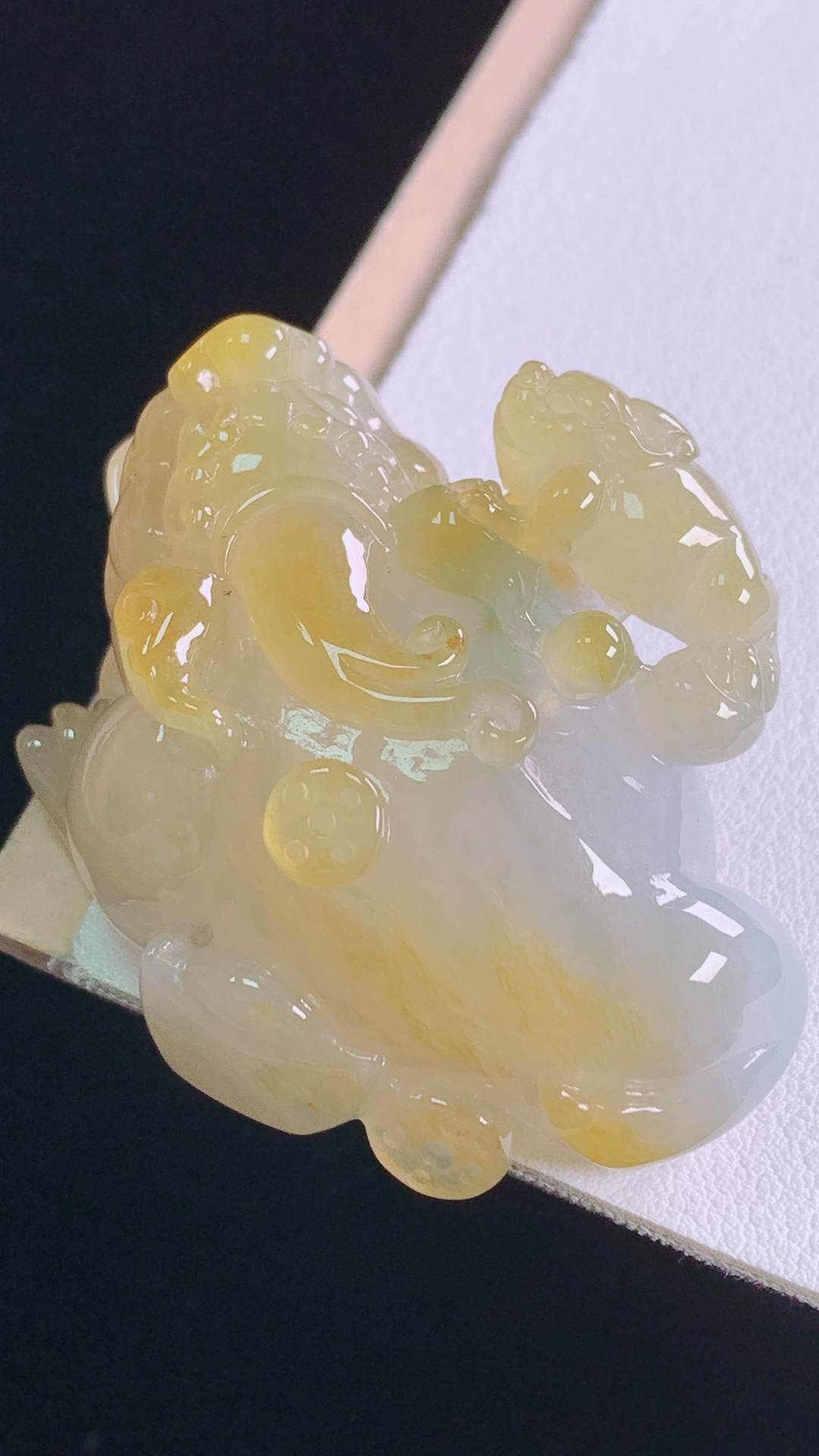 ️冰黄三脚蟾 天然黄翡，雕工精湛，无裂 尺寸:50.2-39.9-23.5mm 29