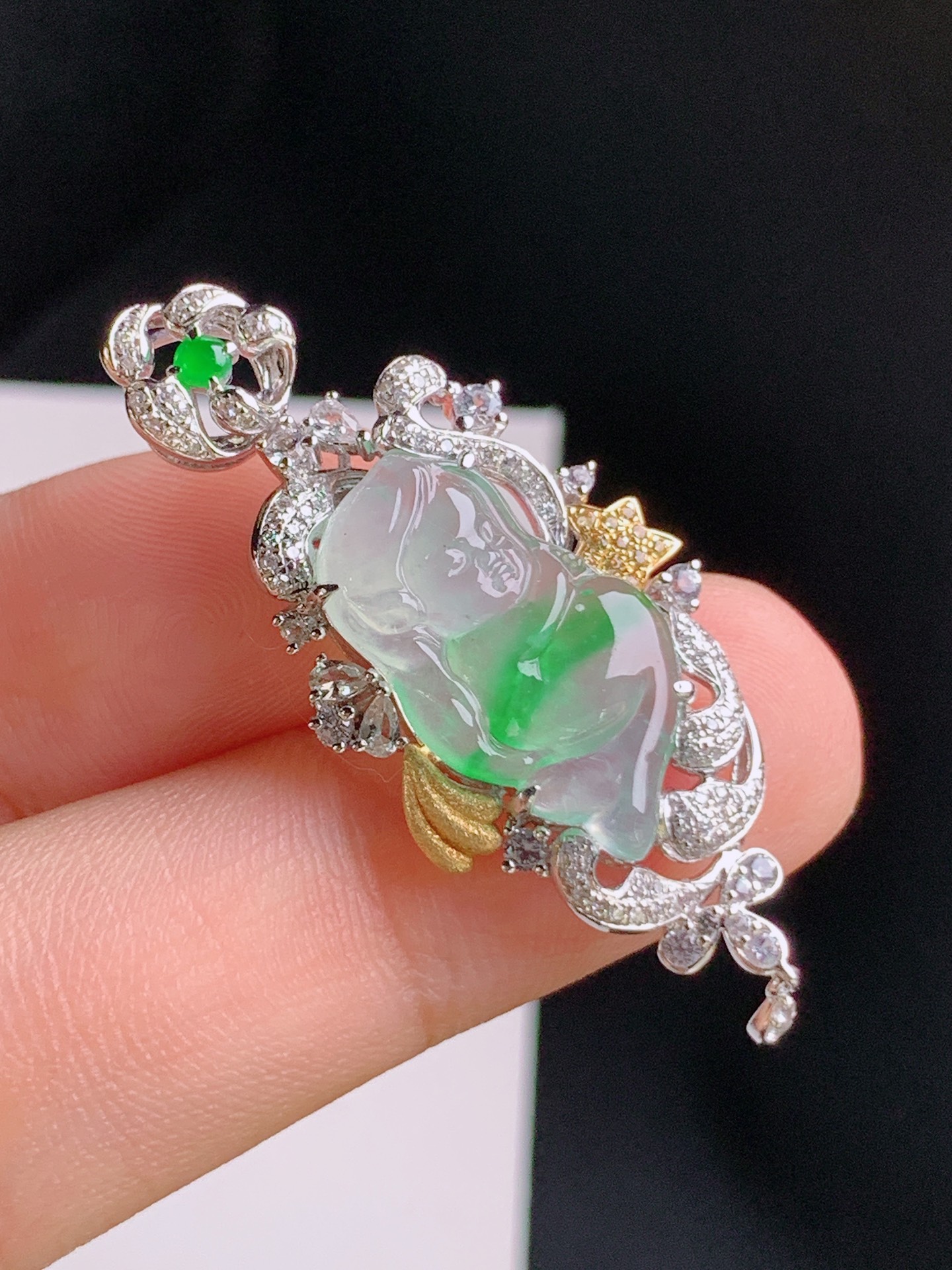 ️ 冰种飘绿宝宝天使吊坠，种水冰透，翠色鲜亮，裸石18.3-10.1-2.4 整体41-16.9-