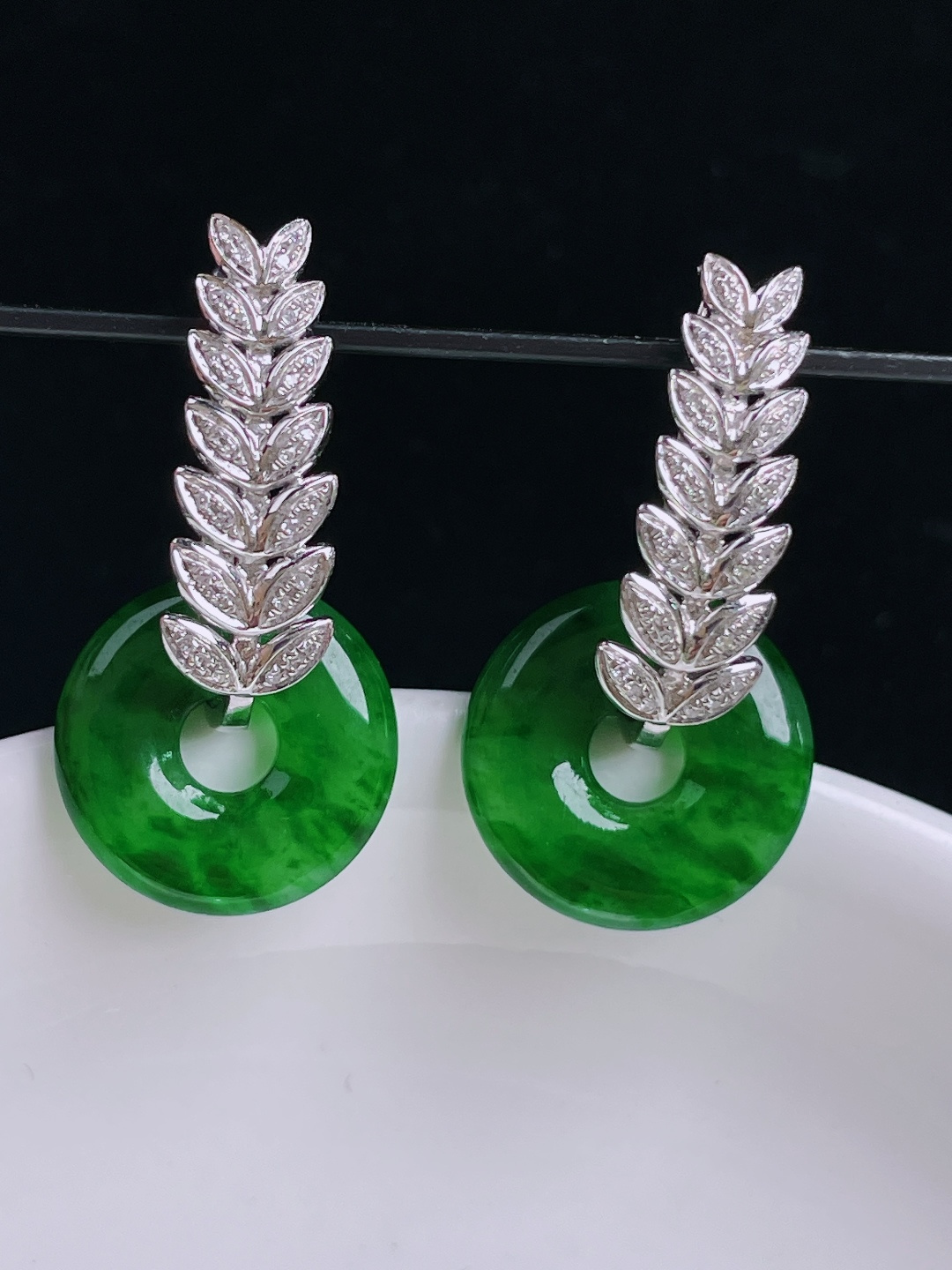 ️辣绿耳坠，18k镶嵌，老种起光，细底通透，尺寸：裸石14.7/3mm1003