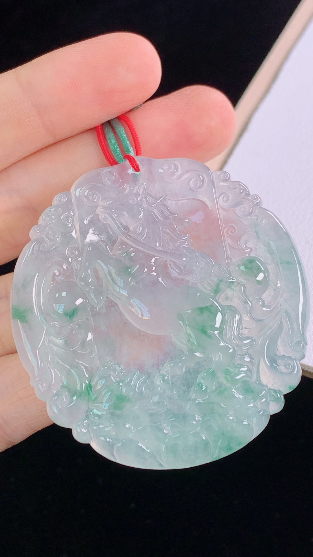️冰种飘花马牌 花色灵动，清透起光，无裂，尺寸:51.5-48.3-6.1mm 29