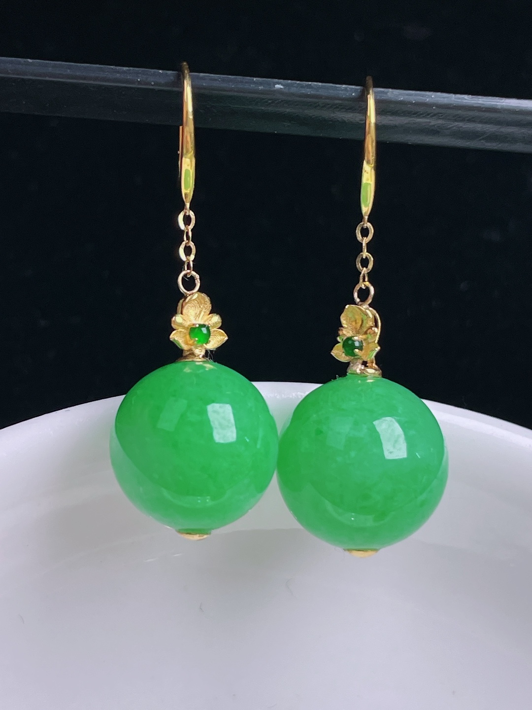 ️阳绿圆珠耳坠，18k镶嵌，老种起光，细底通透，尺寸：裸石12.7mm1003