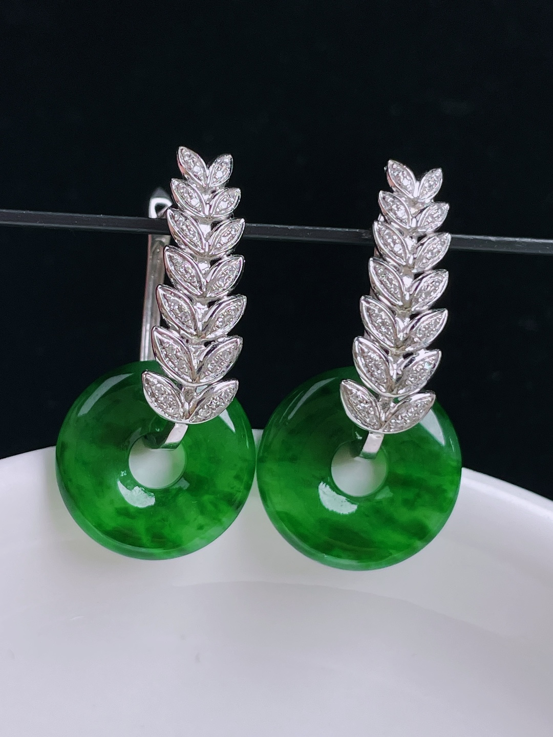 ️辣绿耳坠，18k镶嵌，老种起光，细底通透，尺寸：裸石14.7/3mm1003