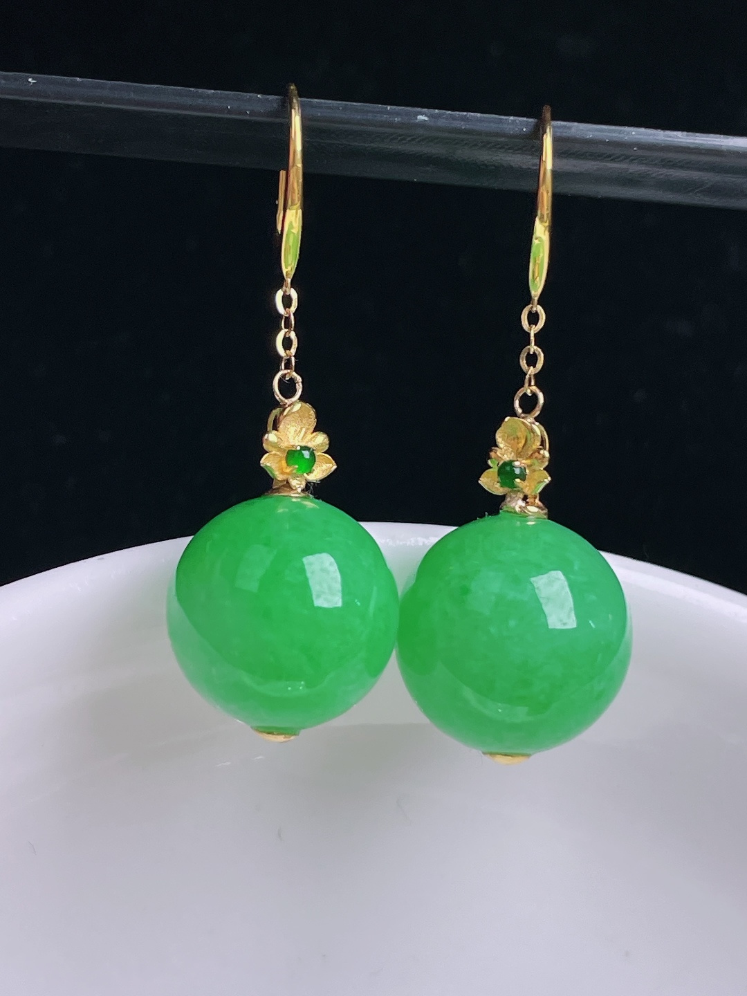 ️阳绿圆珠耳坠，18k镶嵌，老种起光，细底通透，尺寸：裸石12.7mm1003