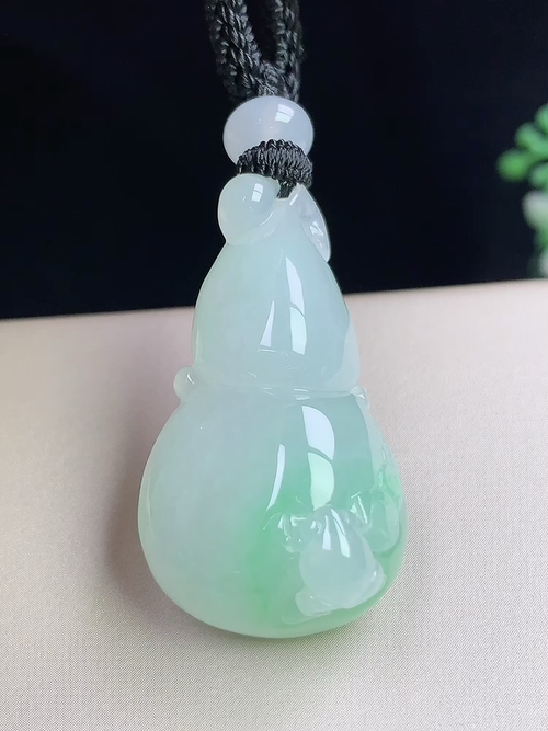 飘绿葫芦，无裂，尺寸34.6-19.8-13.2mm，S04fya9