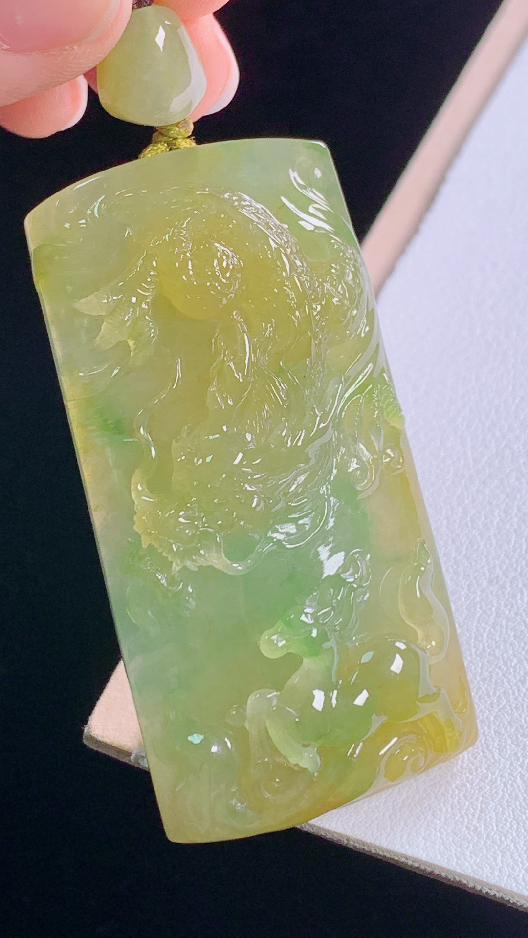 黄翡龙马精神 天然黄翡，种老起胶，无裂 尺寸:57.2-28.8-12.2mm 29