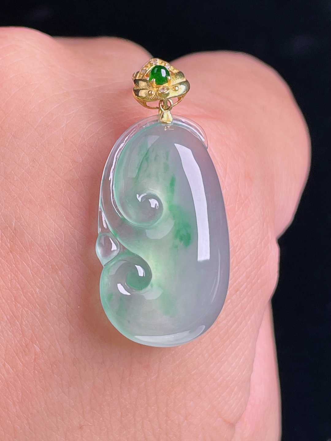 冰绿如意，18k镶嵌，老种起光，细底通透，尺寸：33.4裸石25.7/15/5.9mm1003