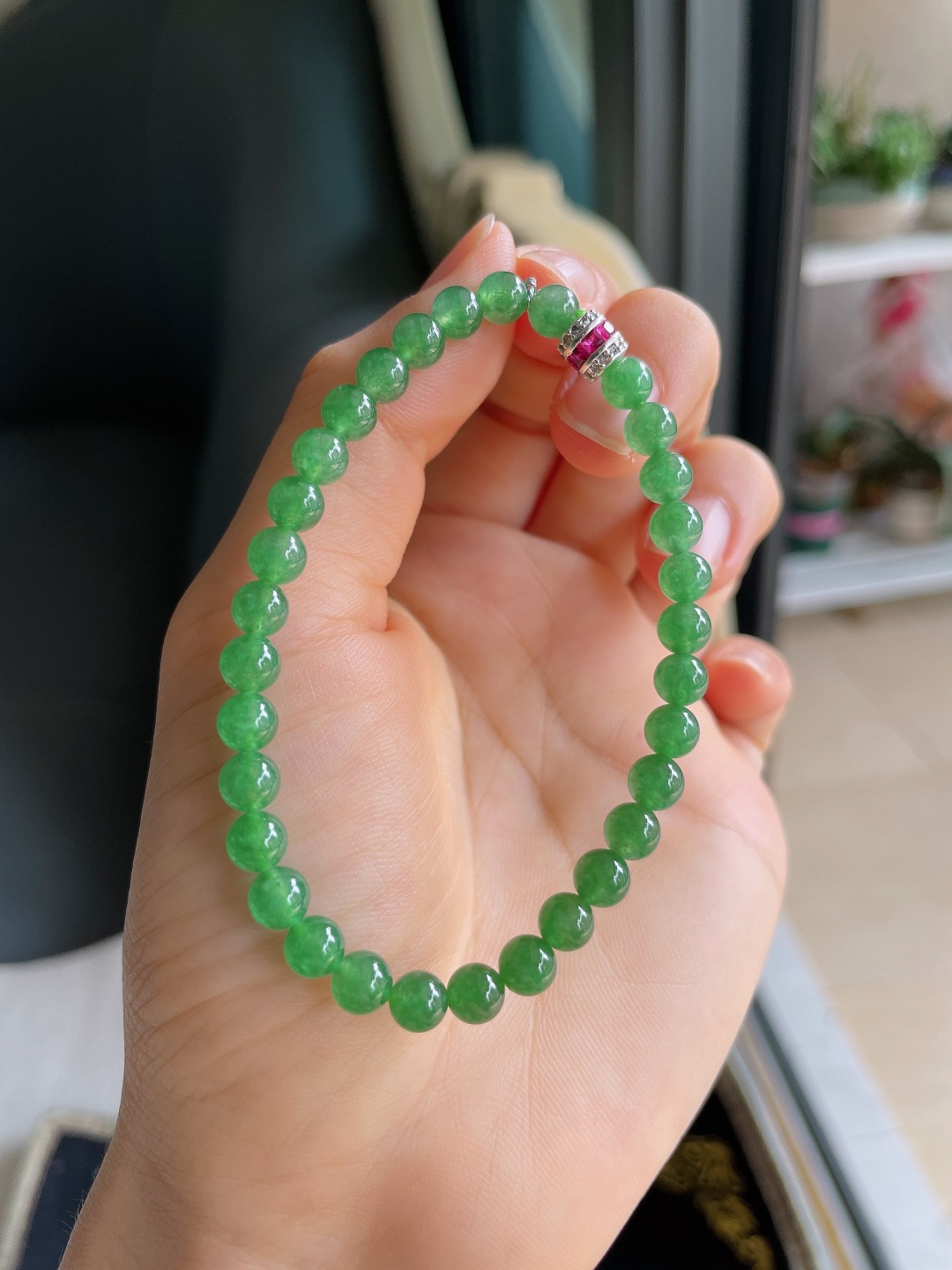 缅甸天然翡翠A货，冰满绿手串，尺寸：5.4mm。【编4565】