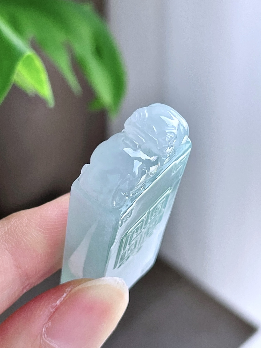 【裸石】冰晴水貔貅仿古牌吊坠 【说明】缅甸 无裂 性比高 厚装 【尺寸】50.6-20.4-9.3 【重量】30克