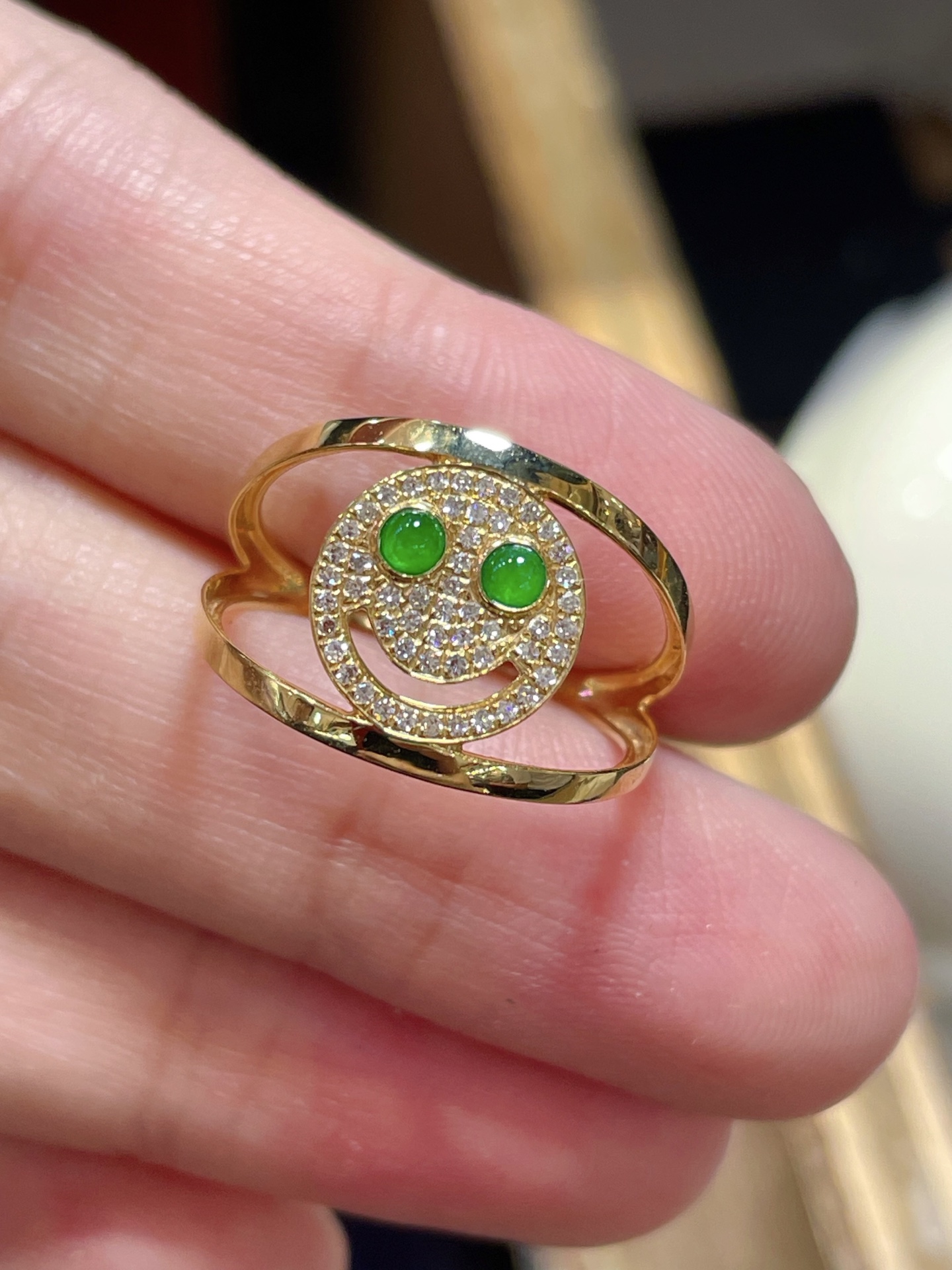 ️性比高 冰种缅甸翡翠蛋面戒指，形状饱满圆润，品相特别好，满色，品相好，胶感十足，13.1-2.8