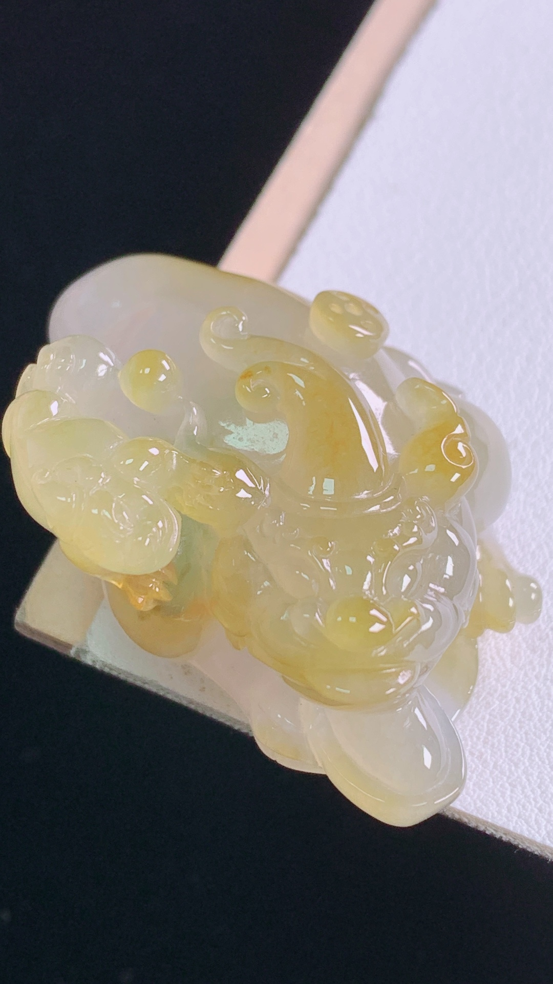 ️冰黄三脚蟾 天然黄翡，雕工精湛，无裂 尺寸:50.2-39.9-23.5mm 29