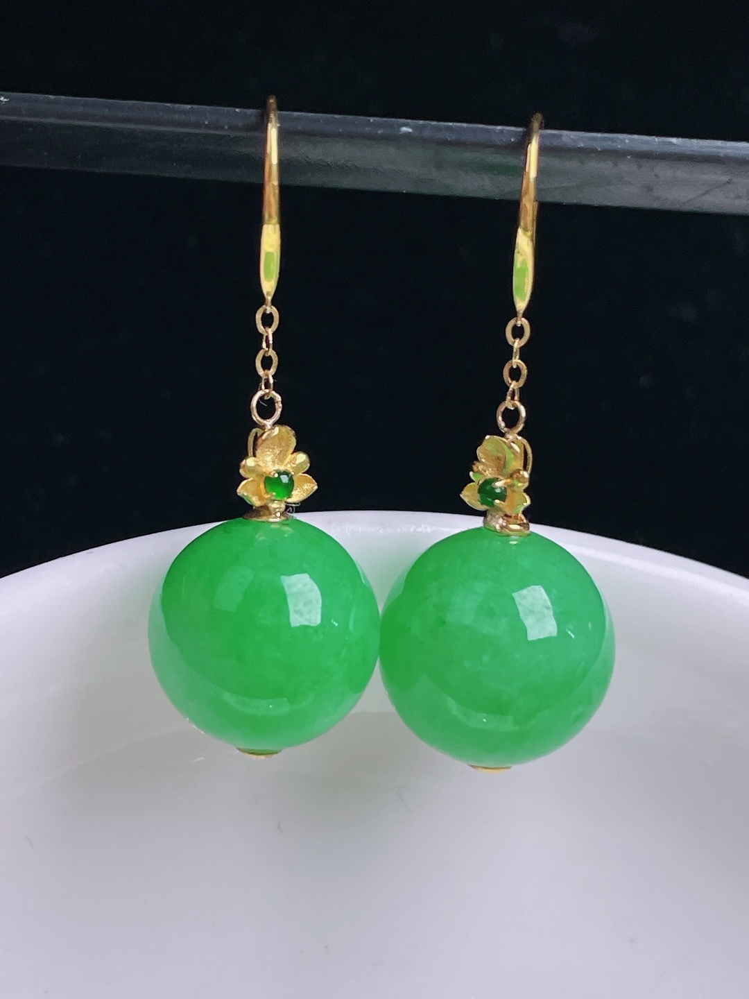️阳绿圆珠耳坠，18k镶嵌，老种起光，细底通透，尺寸：裸石12.7mm1003
