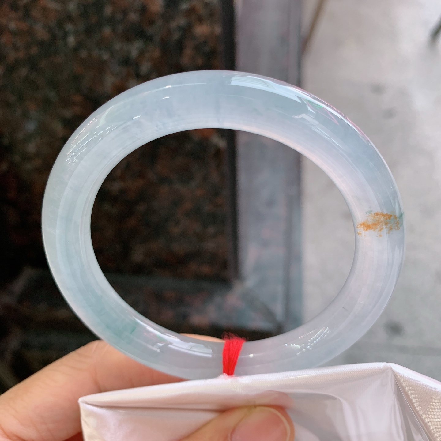 圆条冰飘花带黄翡 无裂 尺寸：57.6/9.6/10 冰润