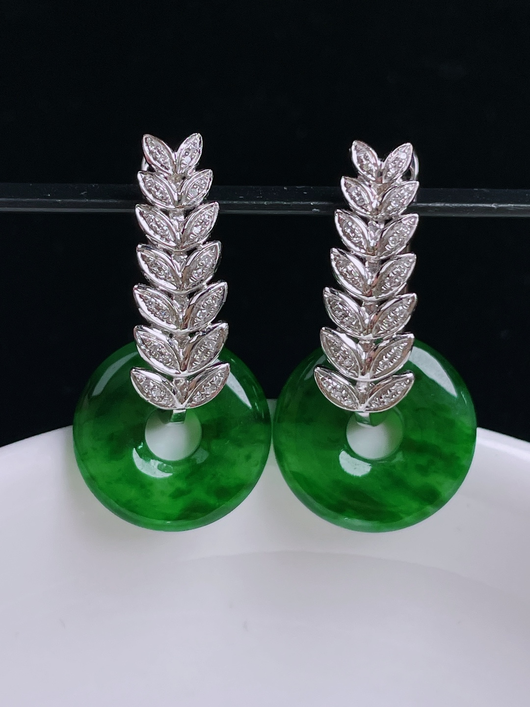️辣绿耳坠，18k镶嵌，老种起光，细底通透，尺寸：裸石14.7/3mm1003