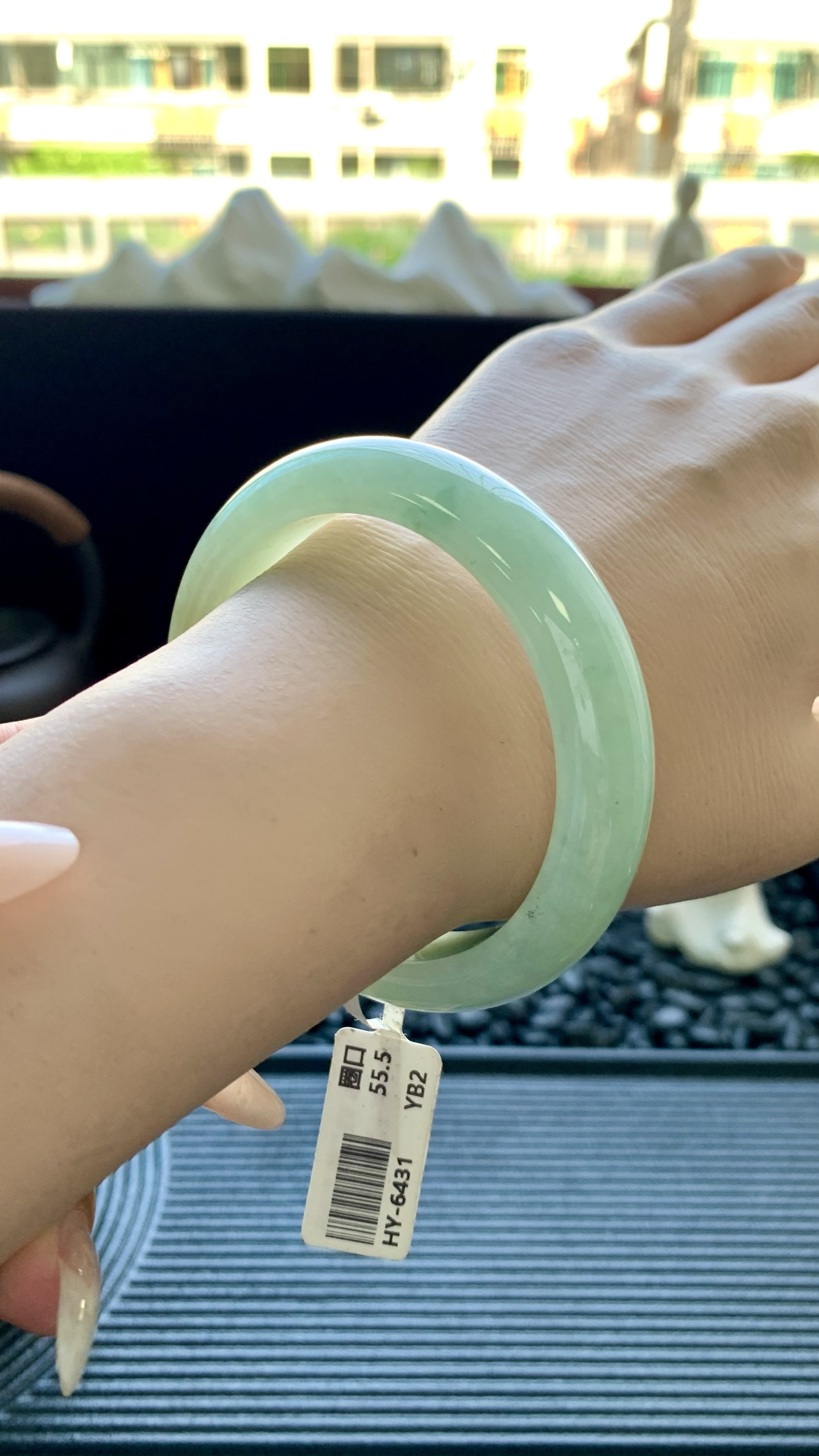 淡果绿黄翡正圈镯成品 HY-6431 尺寸：55-12-8.5